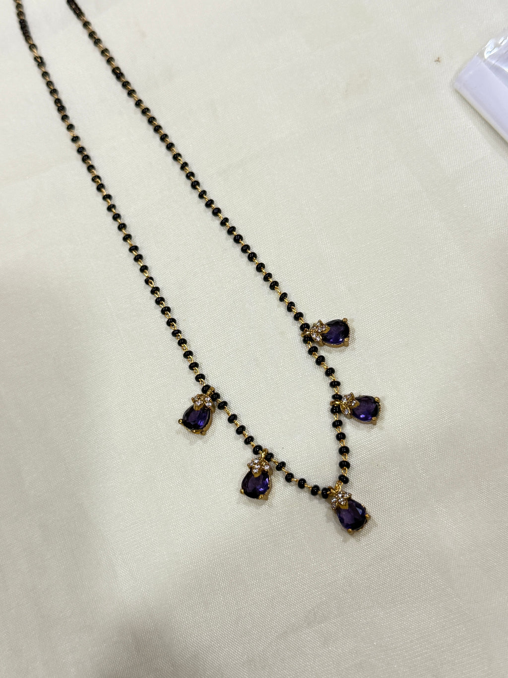 Bb008 single line 5stones blackbeads