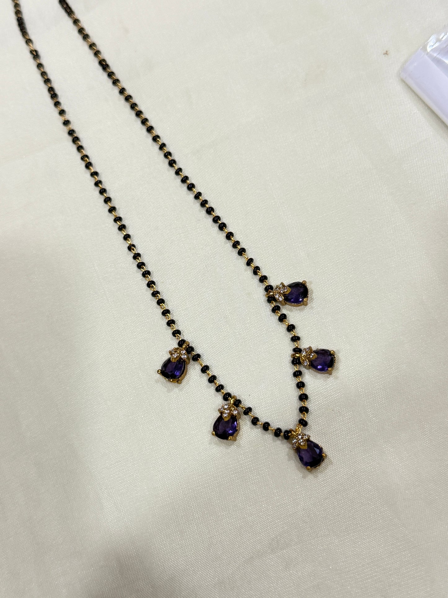 Bb008 single line 5stones blackbeads
