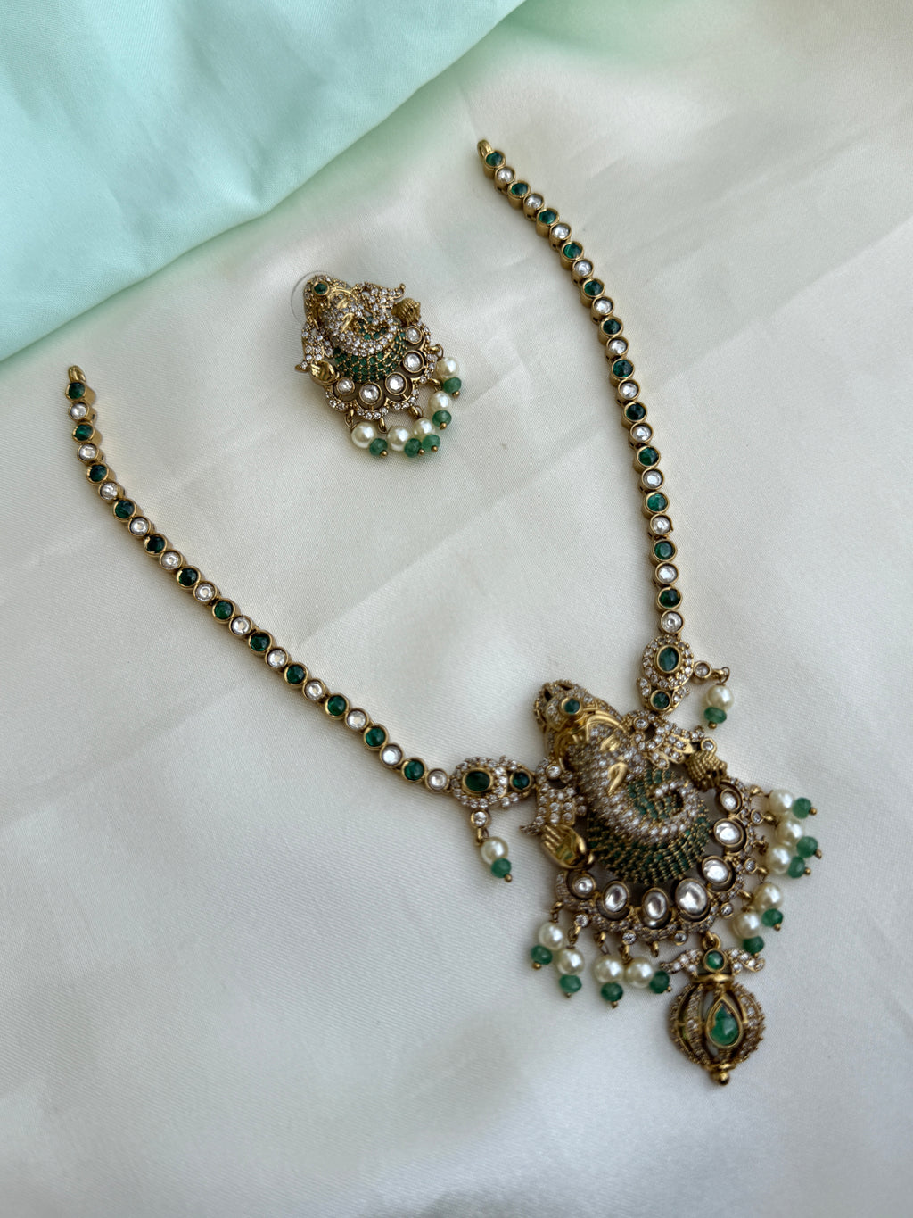 Emerald Ganesha Neckset with earrings ns956