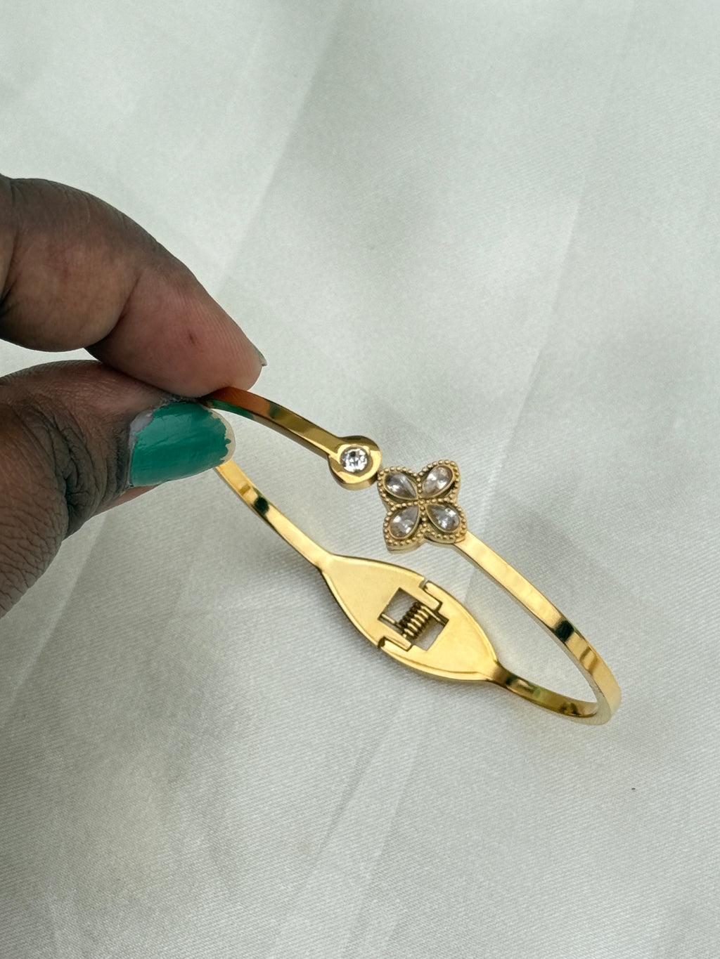 Ab580 anti tarnish flower stone 2:4 to 2:6 size opeanable kada bracelet