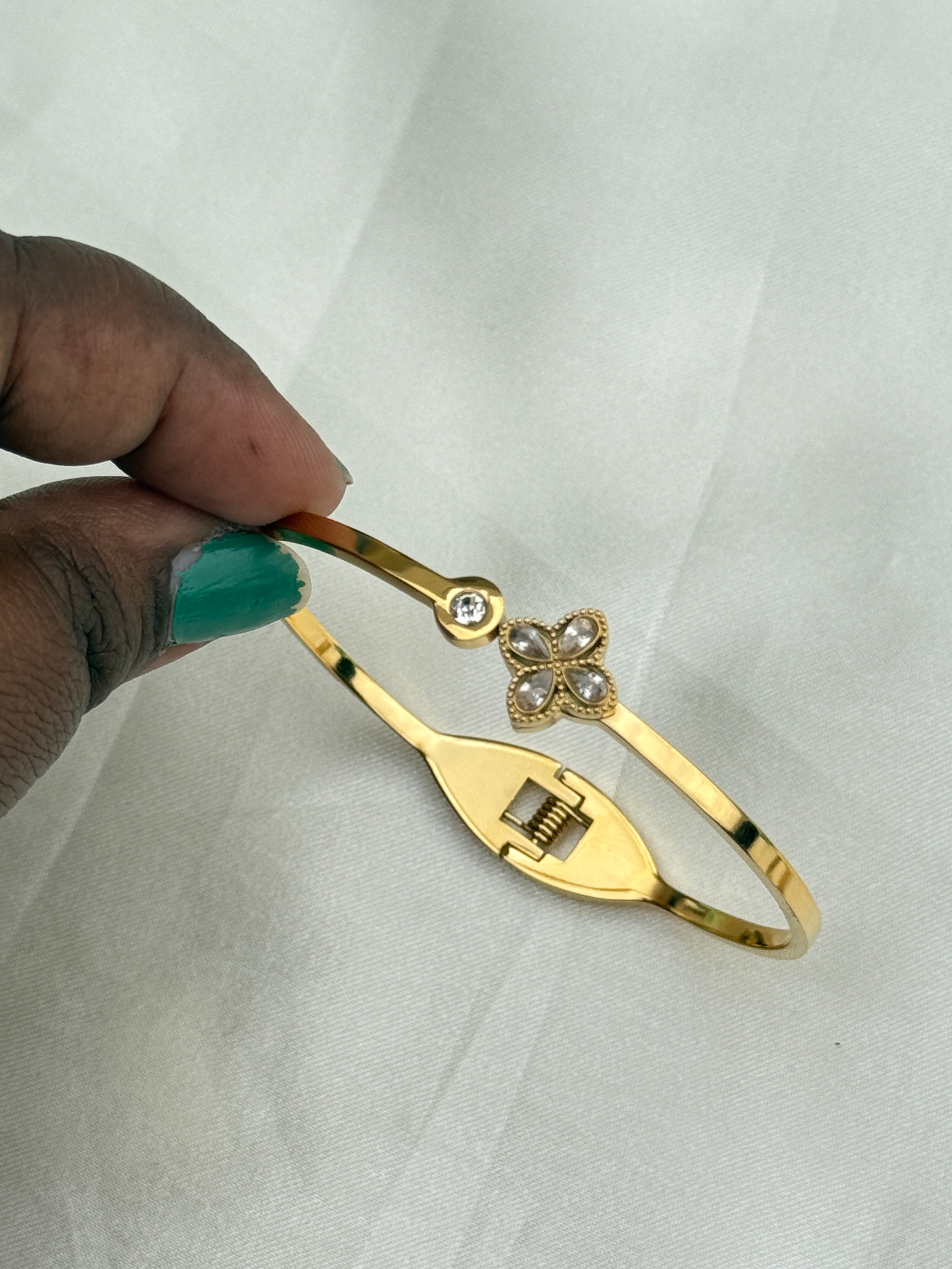 Ab580 anti tarnish flower stone 2:4 to 2:6 size opeanable kada bracelet