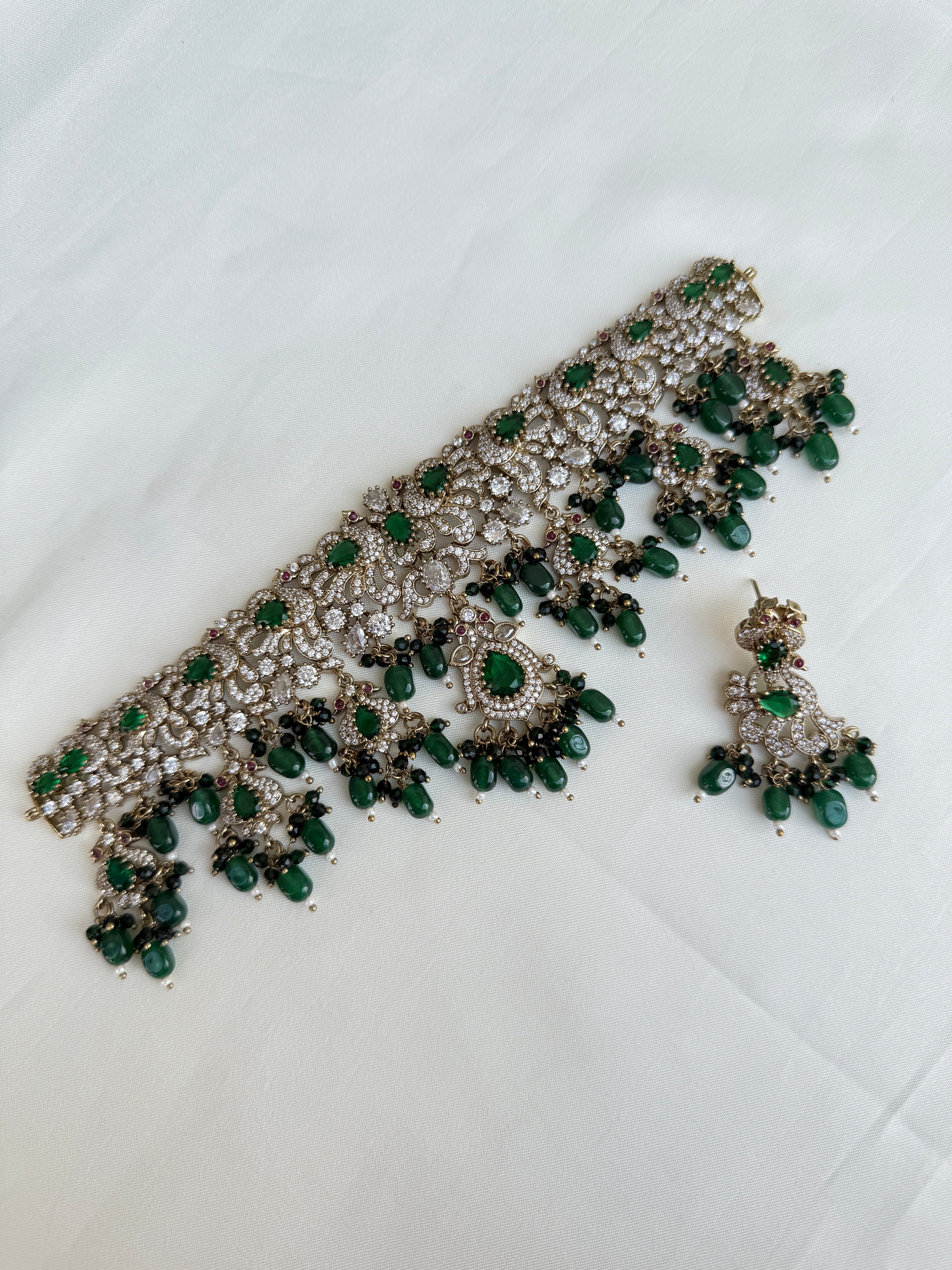 Ch009 heavy emerald beads choker
