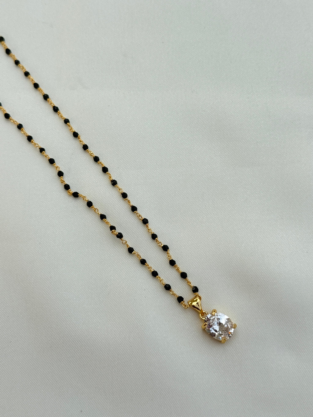Bb044 single line 18 inches white stone pendant blackbeads