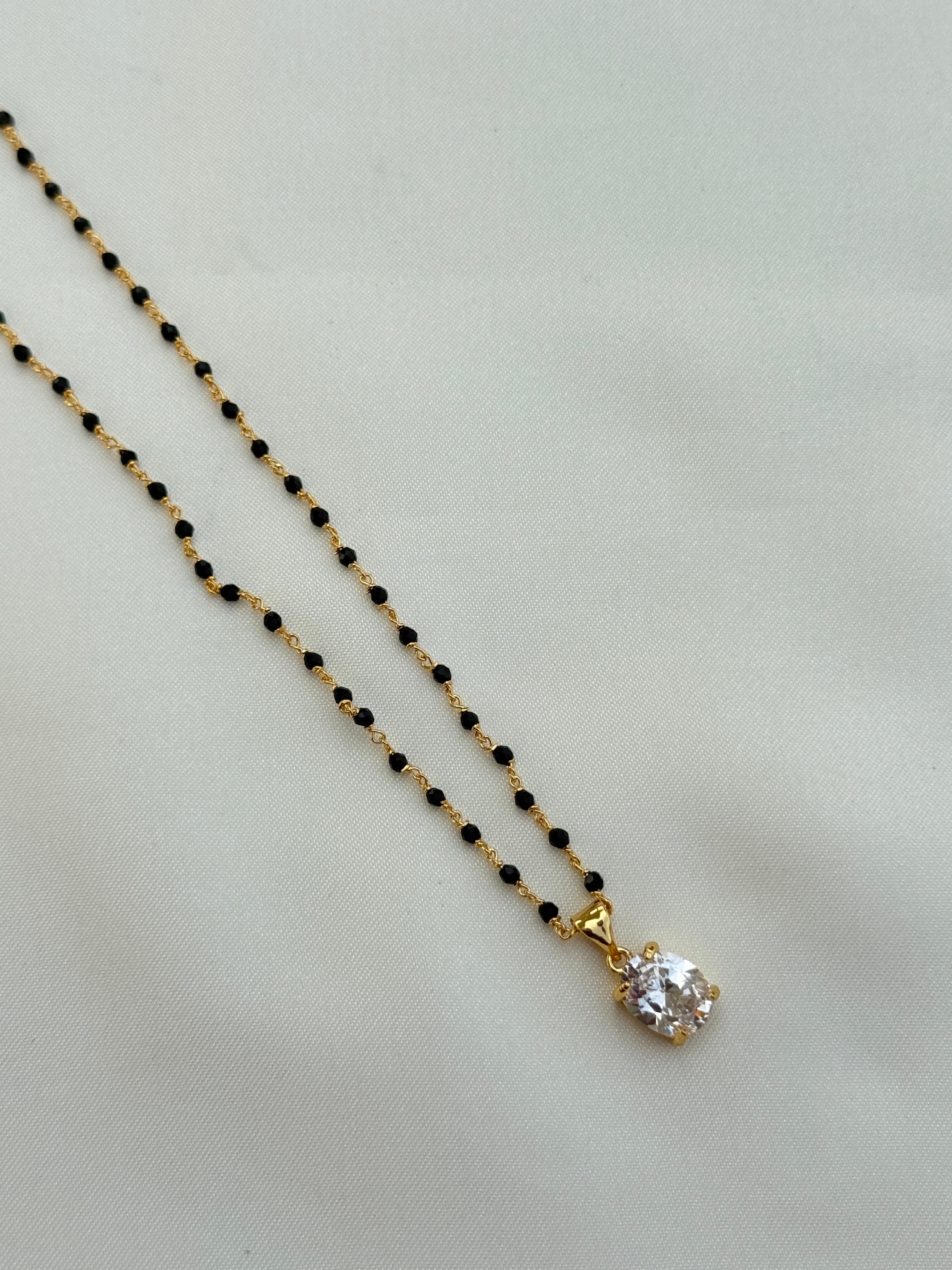 Bb044 single line white stone blackbeads