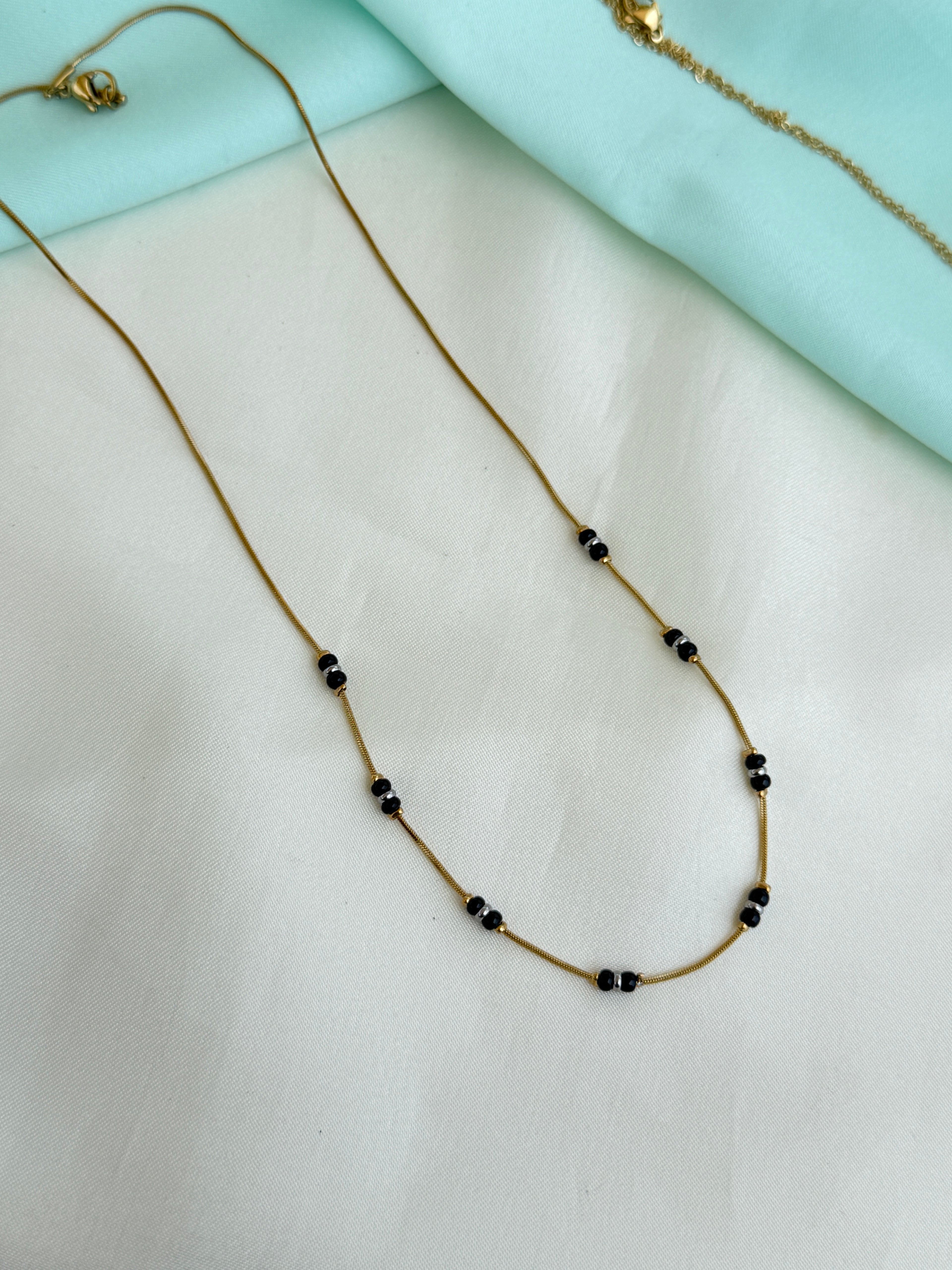 Bb141 micro gold single line 17 inches blackbeads