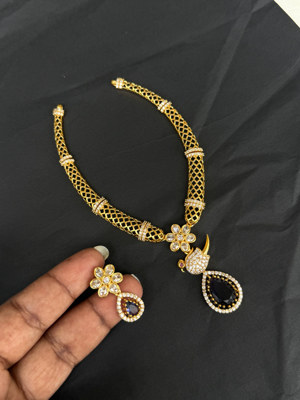 NS392 Kante Neckset with earrings in purple stone