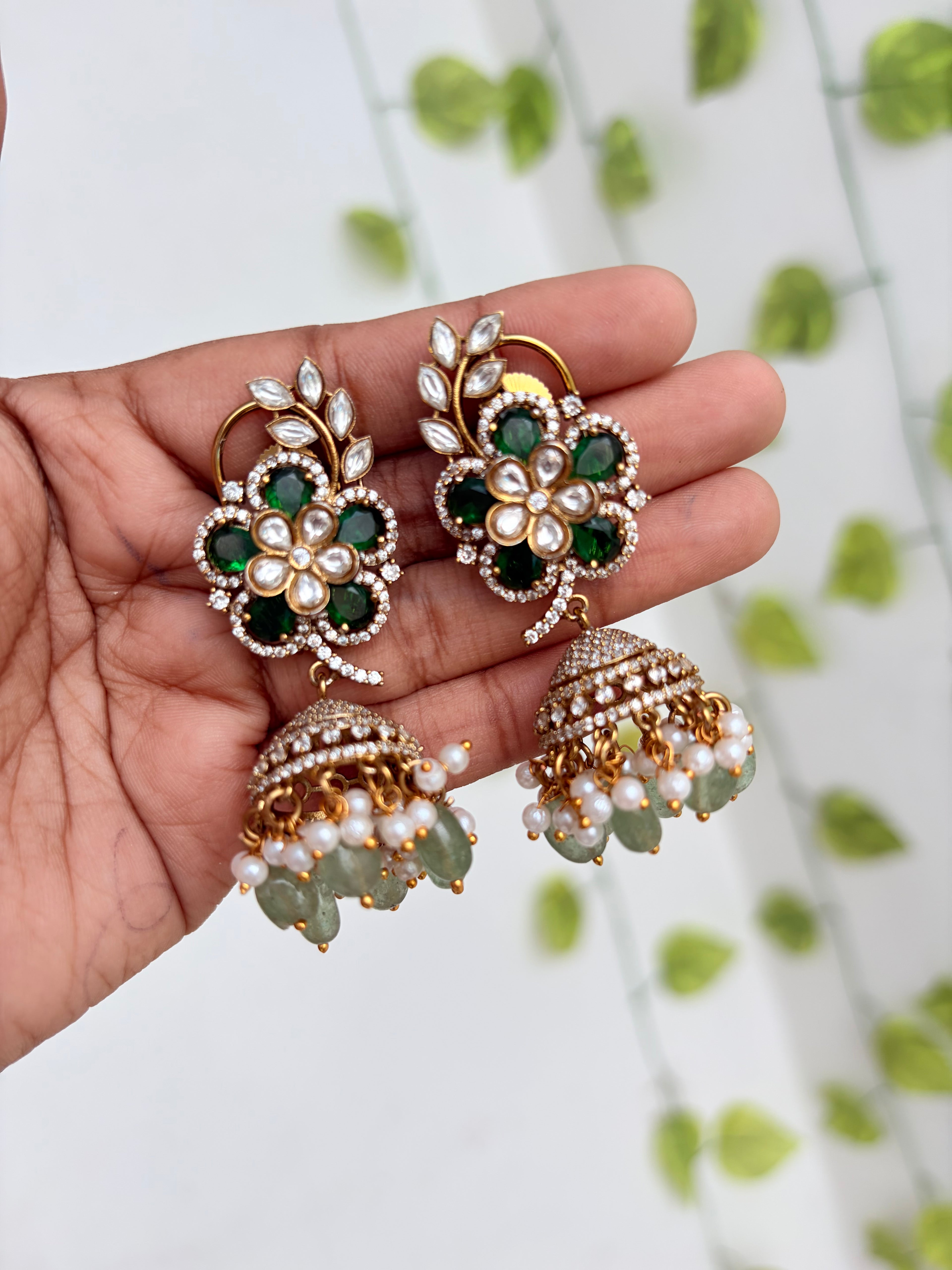 Emerald pearl flower design butta earrings Er944