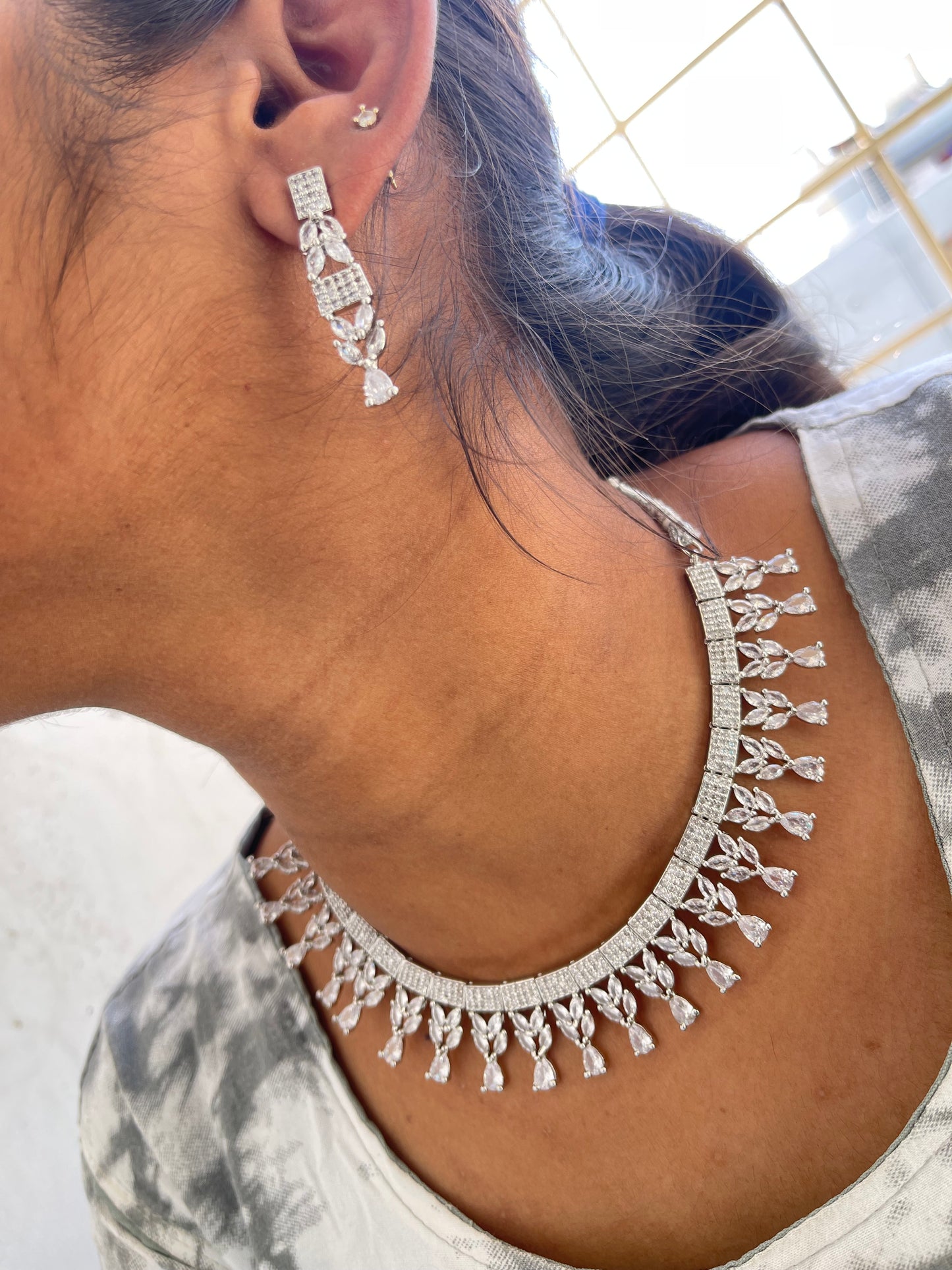 Petal hanging diamond finish neckset with earrings