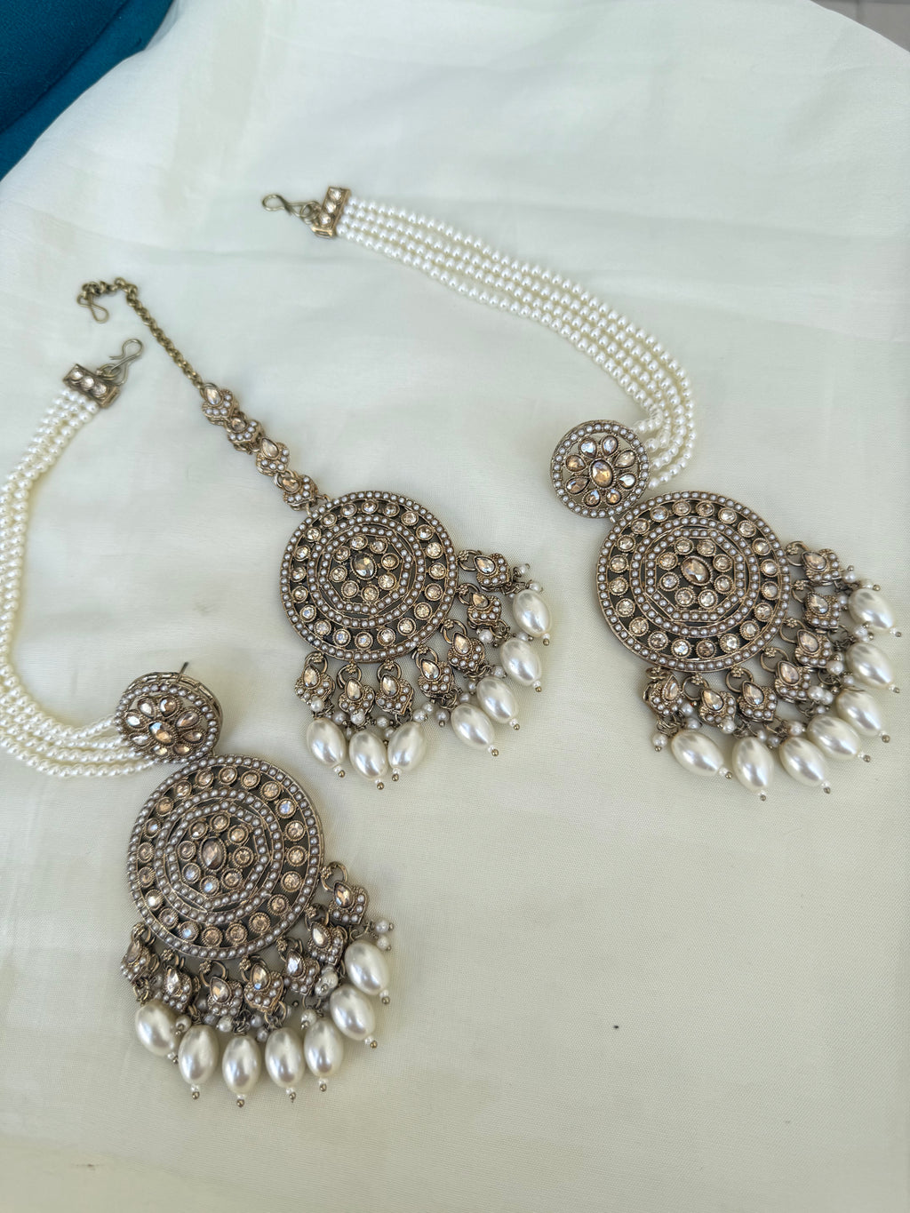 Ch002 pearl choker with tikka and earrings