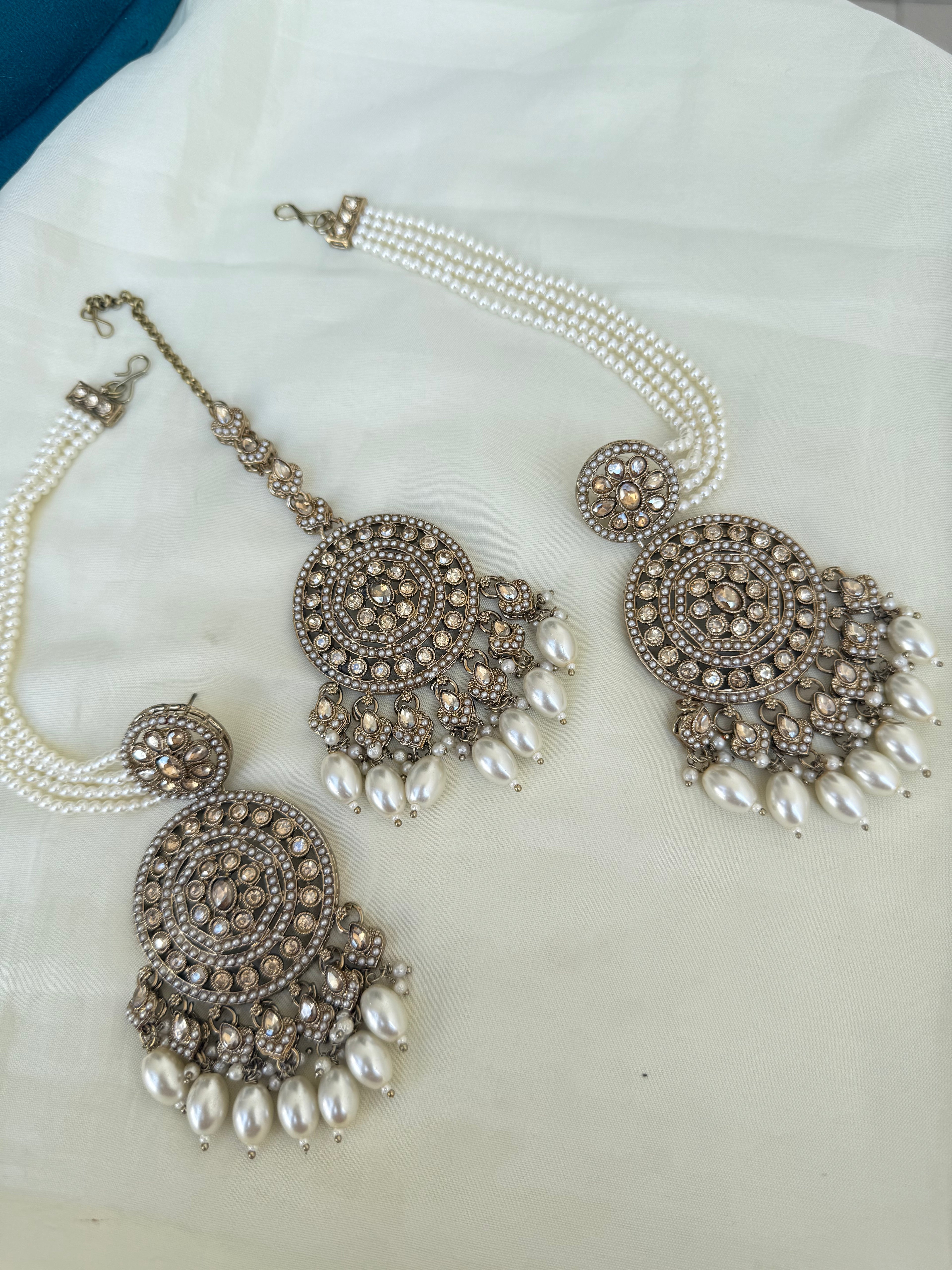 Ch002 pearl choker with tikka and earrings