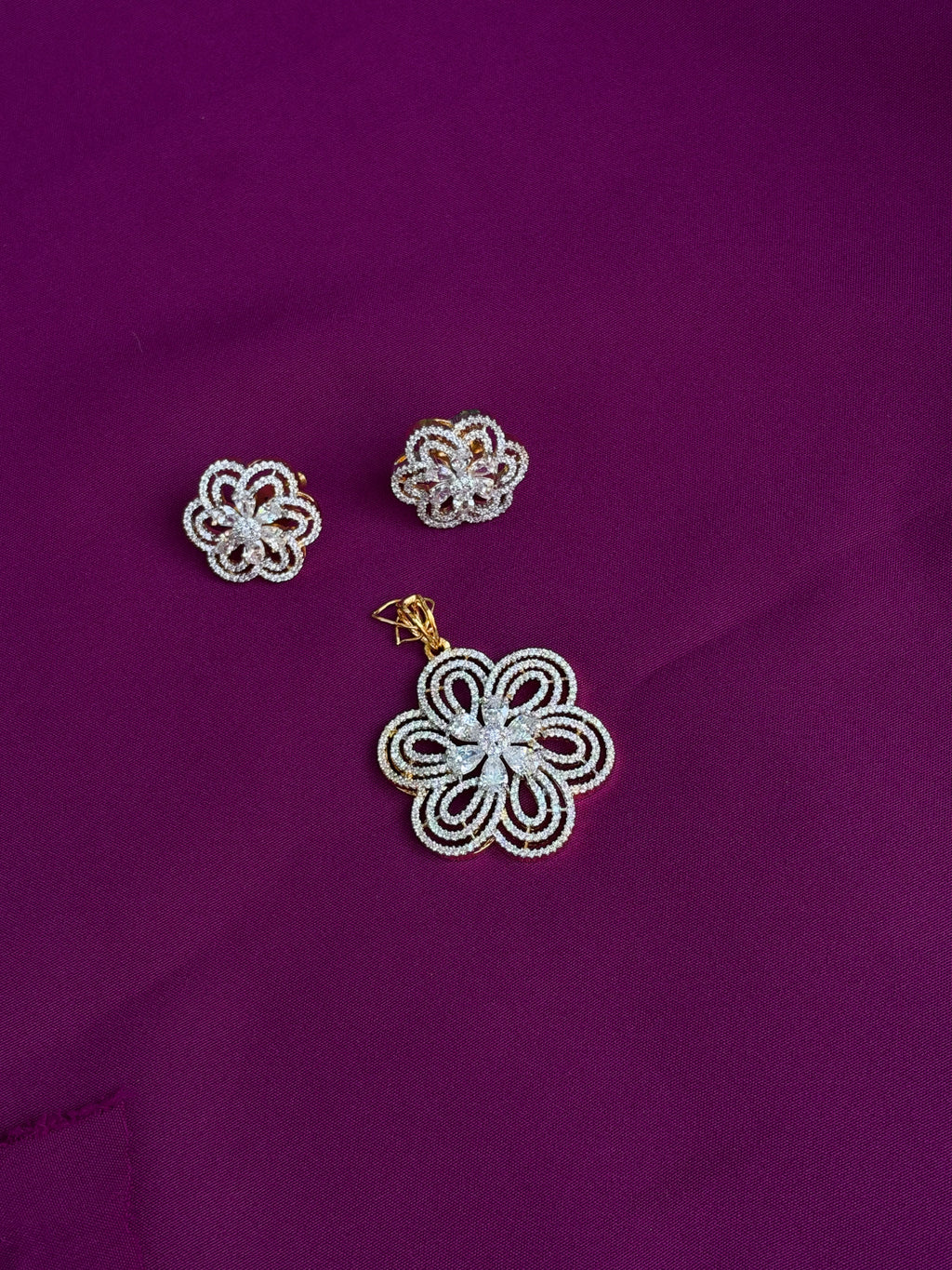 L035 flower locket with earrings