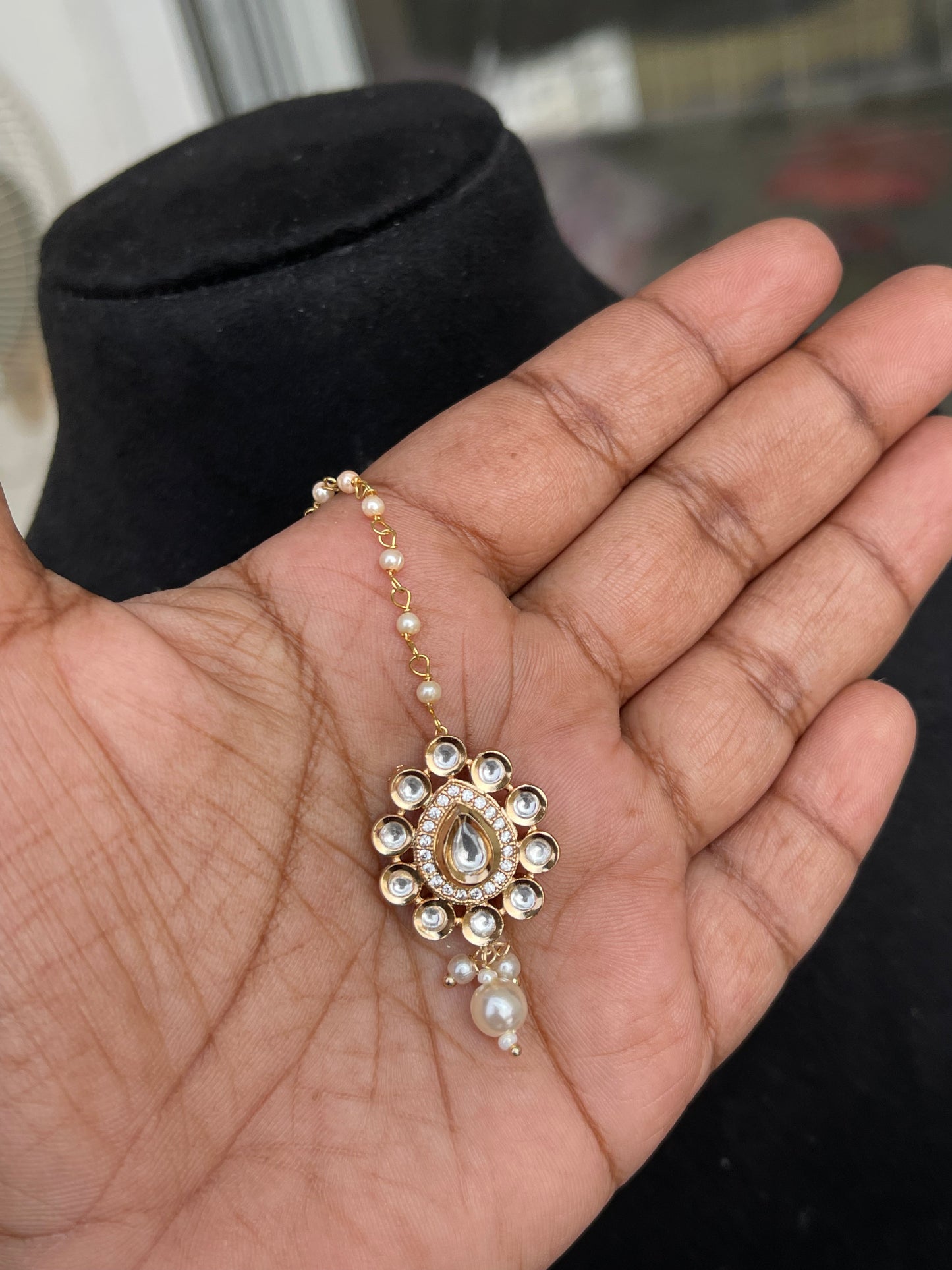 Kundan Tikka with Pearl Drop