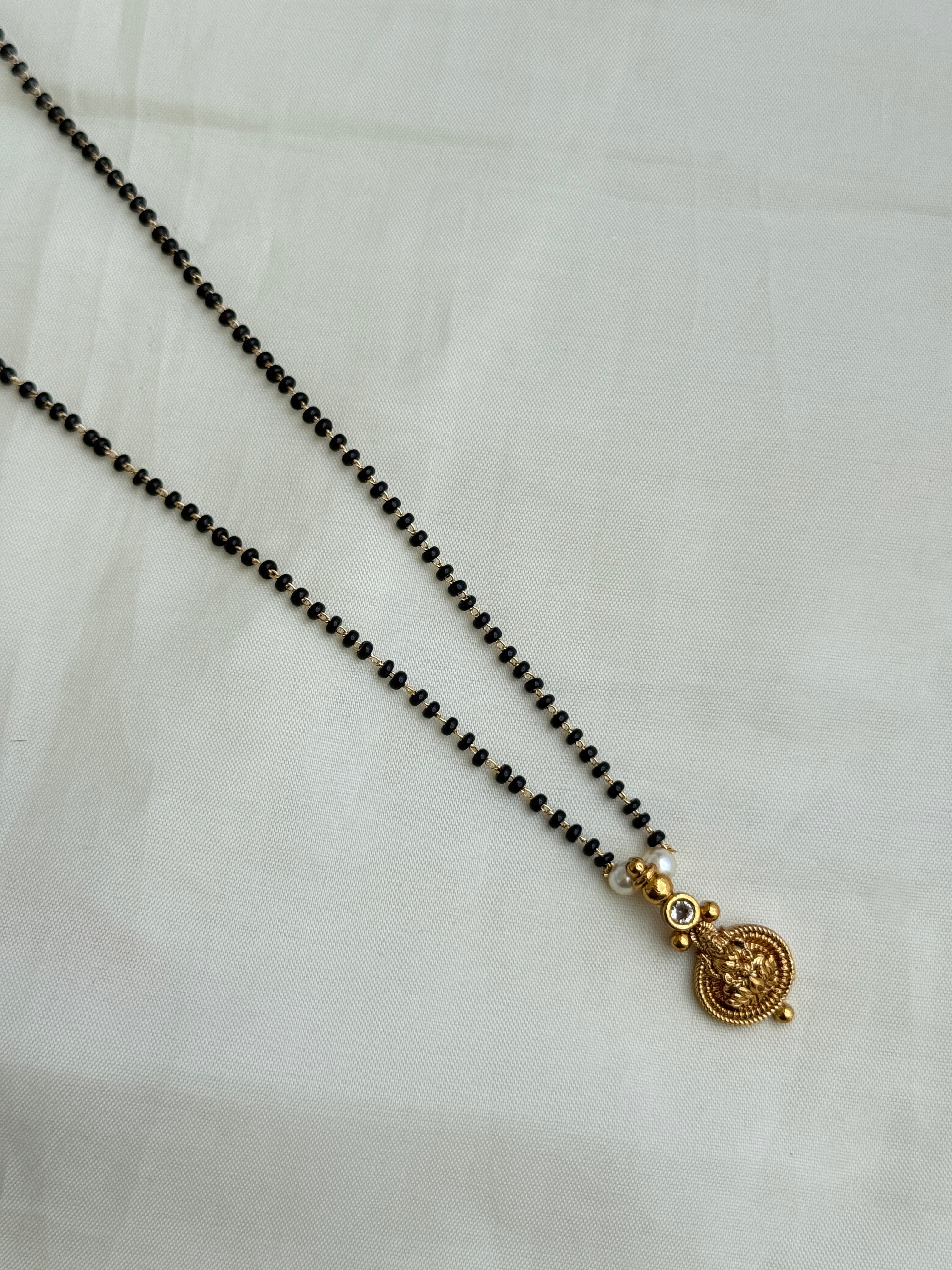 Bb015 single line Lakshmi Devi short blackbeads