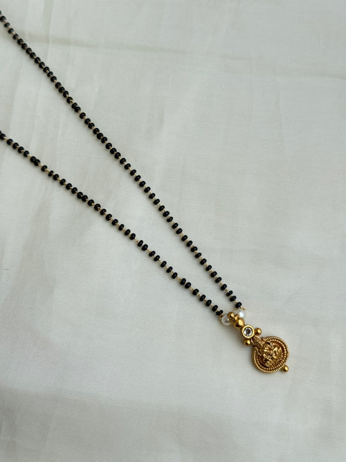 Bb015 single line Lakshmi Devi short blackbeads
