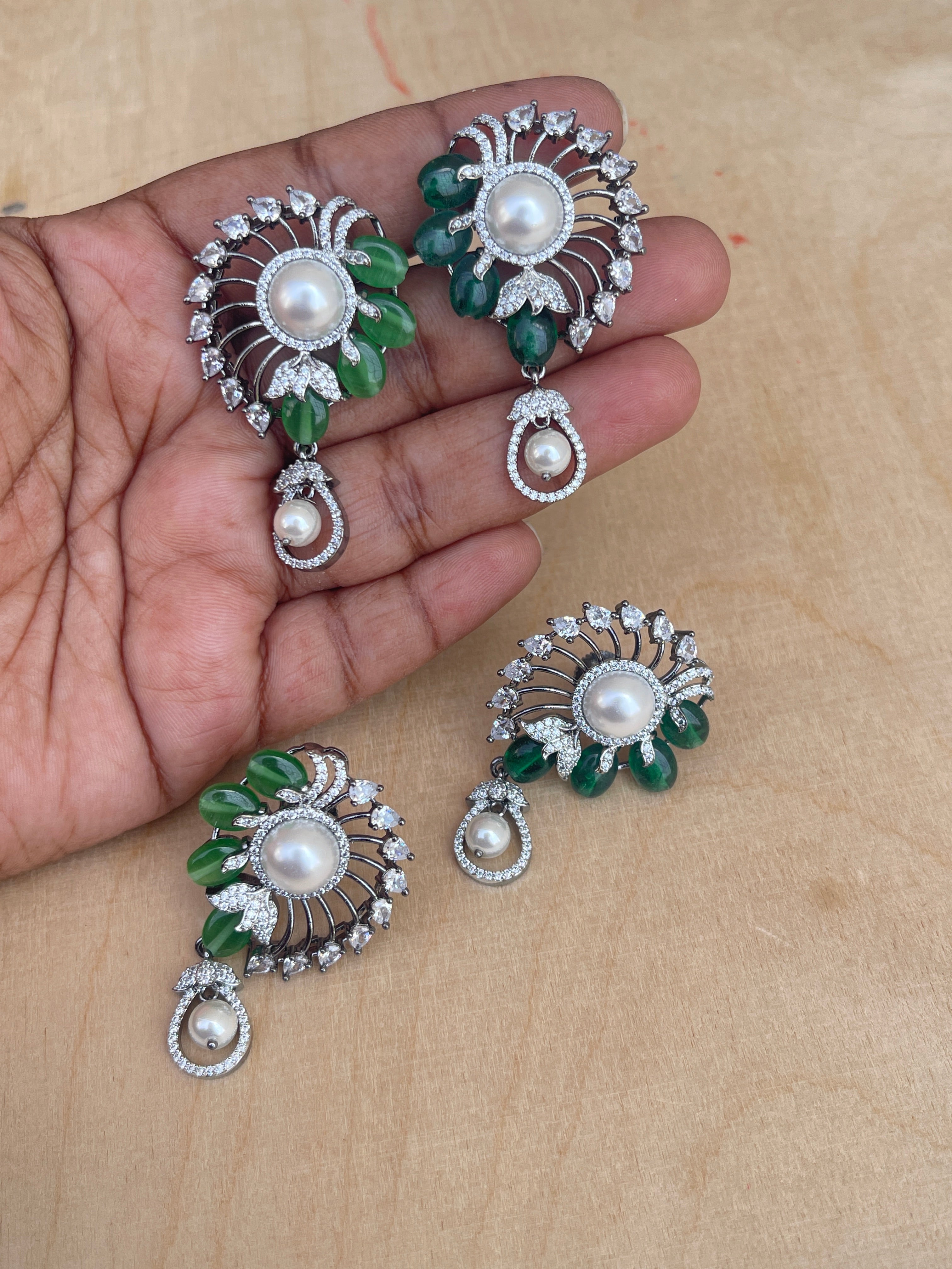 Round green zircon studs hangings se001