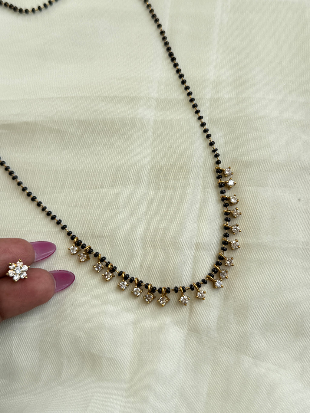 Bb002  single line white stone short blackbeads