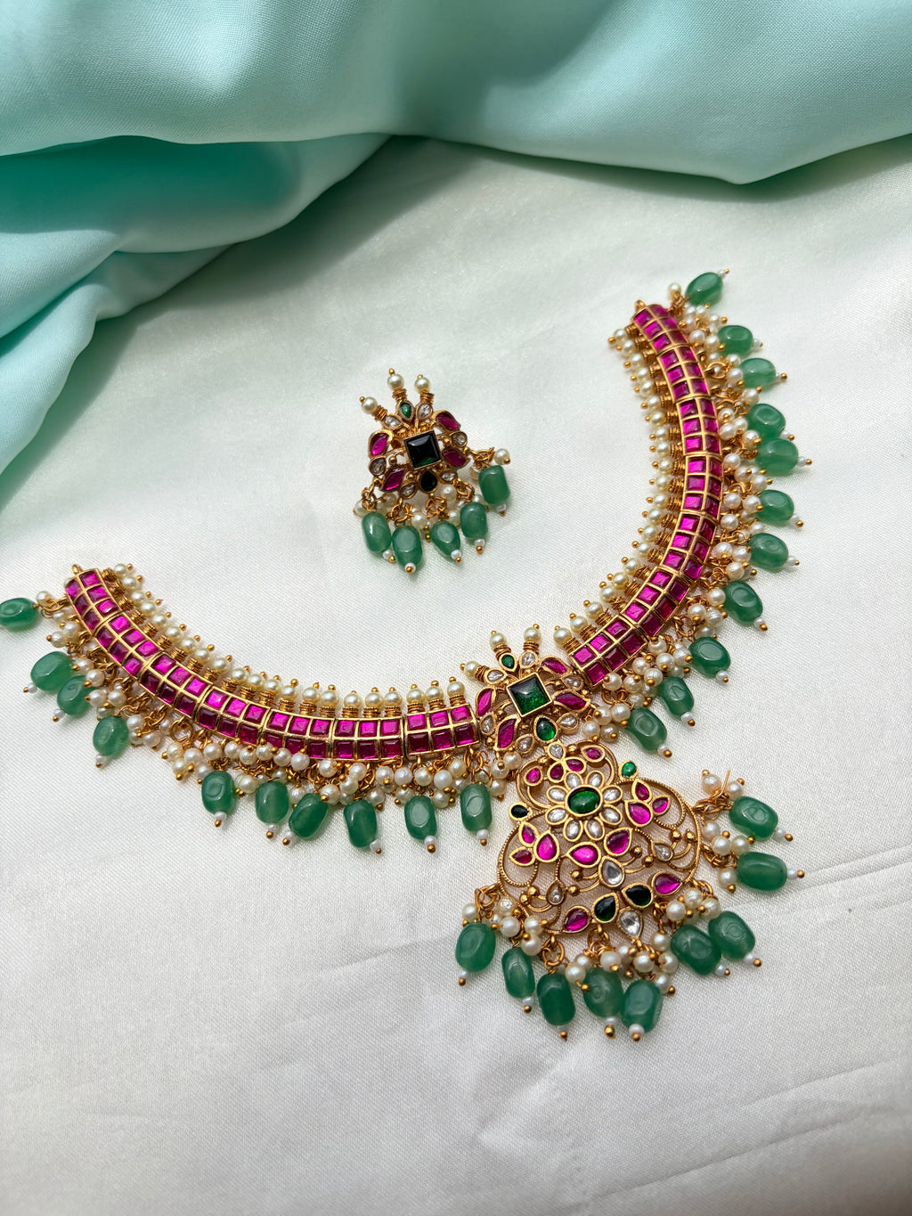 Jadau Kundan neckset with green stone finished earrings Ns958