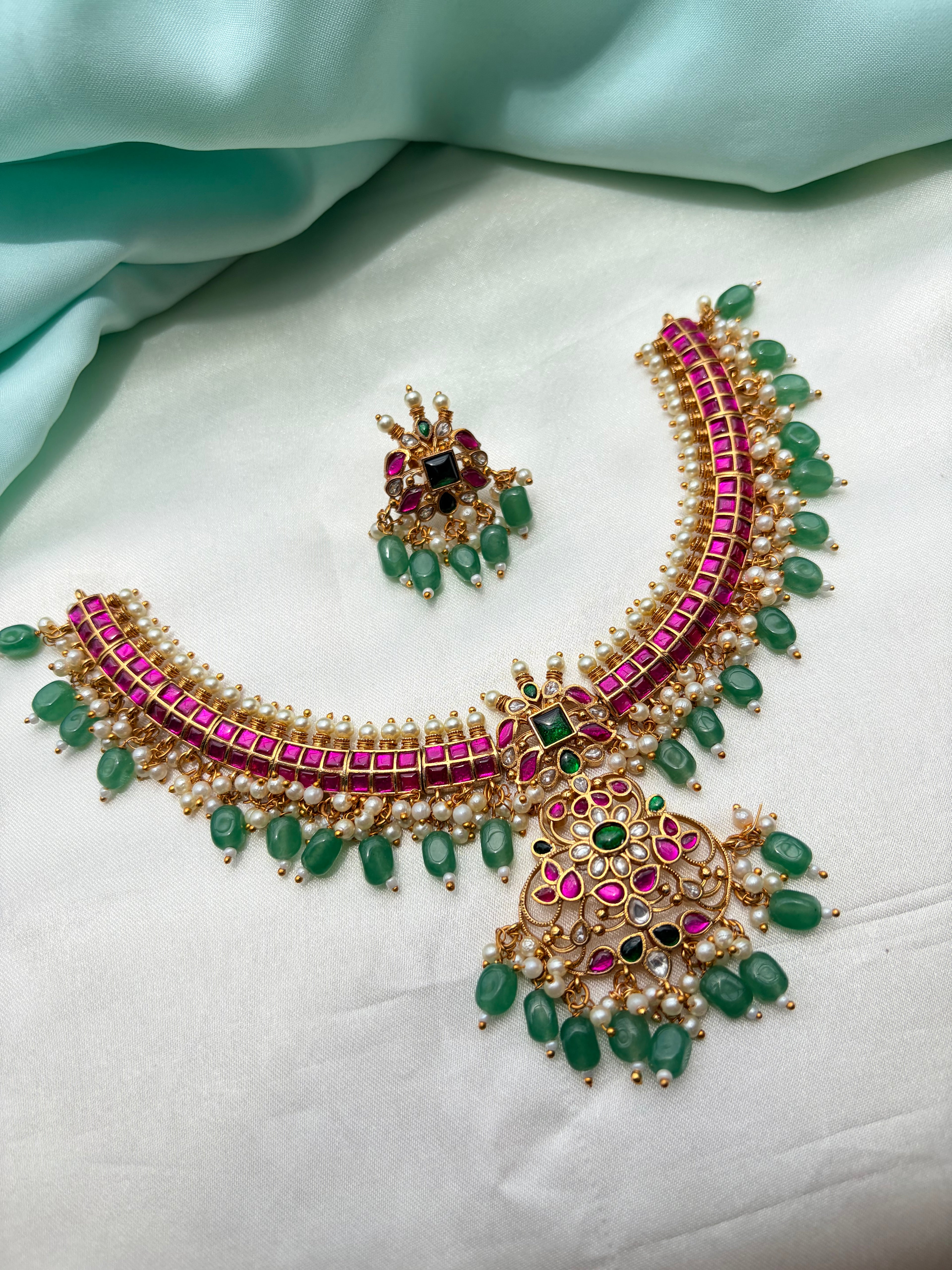 Jadau Kundan neckset with green stone finished earrings Ns958