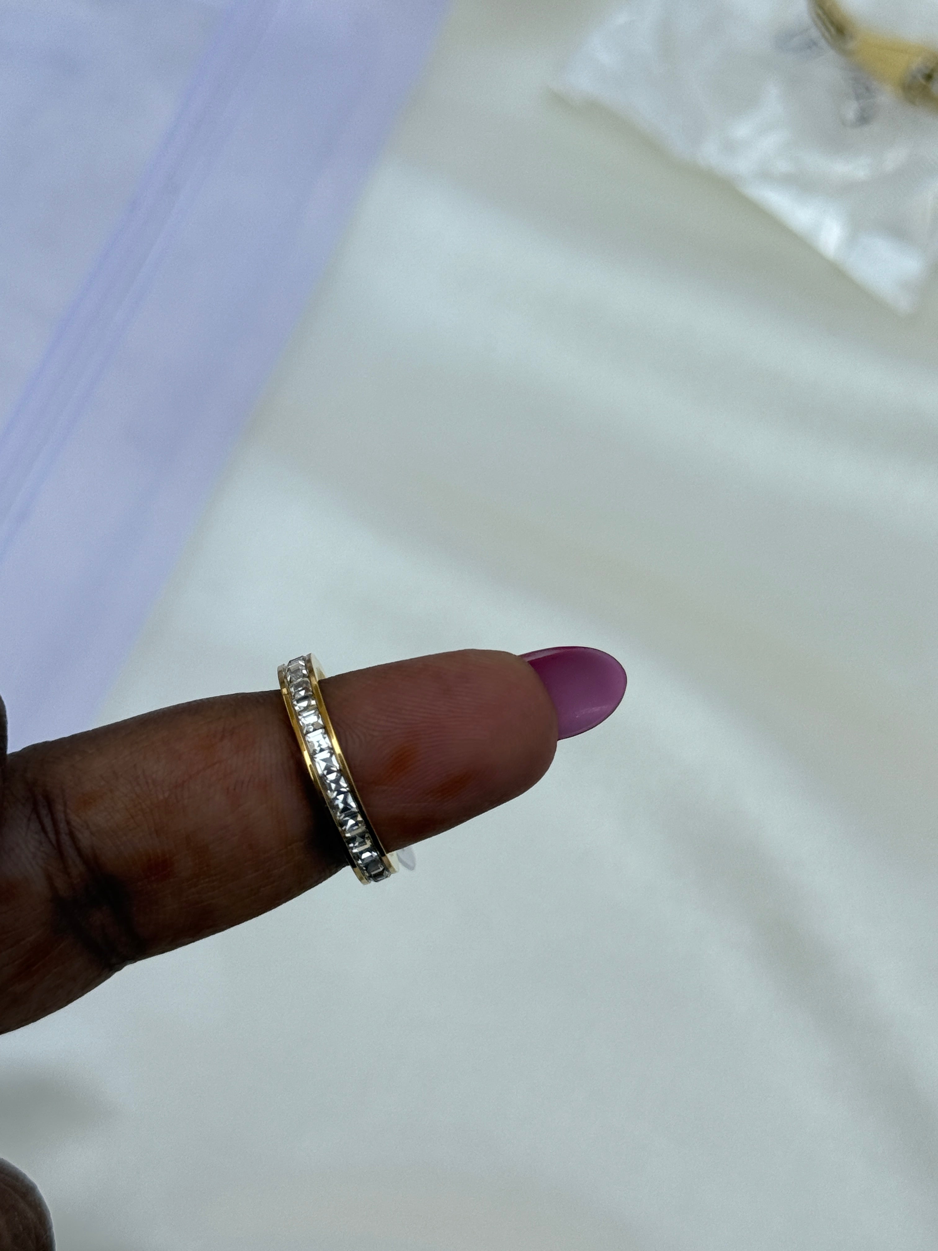 Rg051 anti tarnish white stone band ring