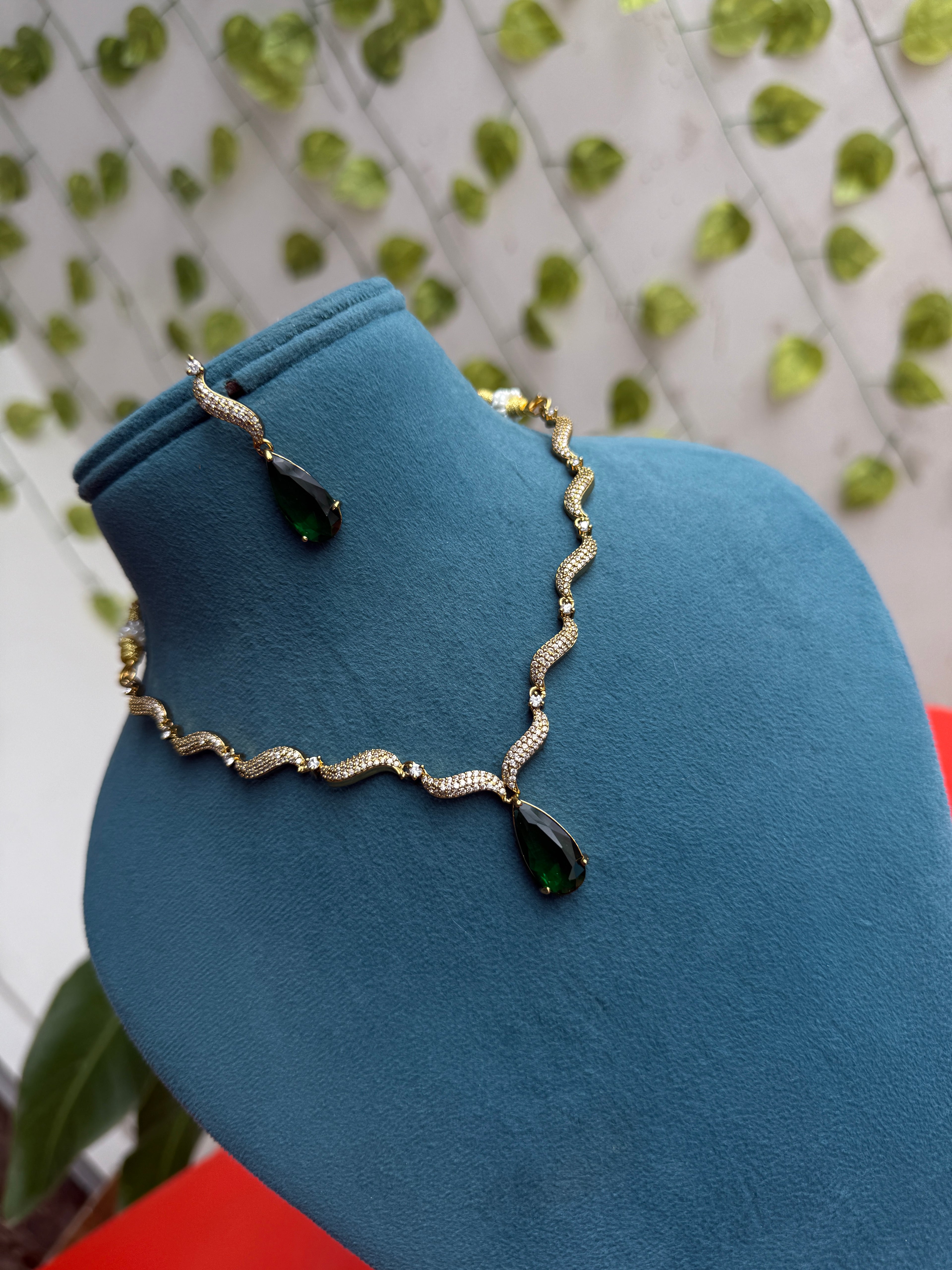 Emerald Serpent Luxe Neckset  green drop pendant with earrings ns999