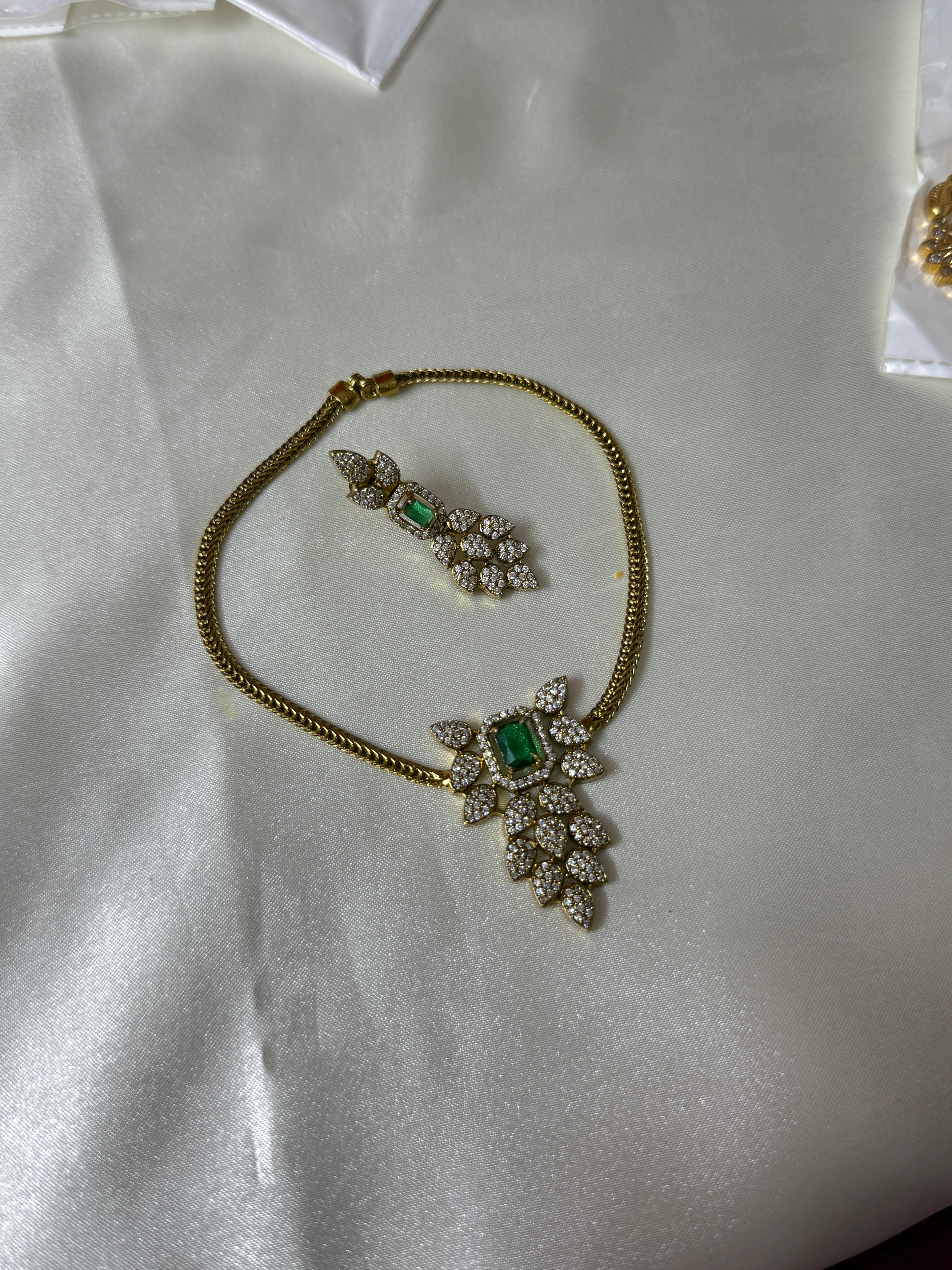 Ns479 leaf pendant nano thread neckset