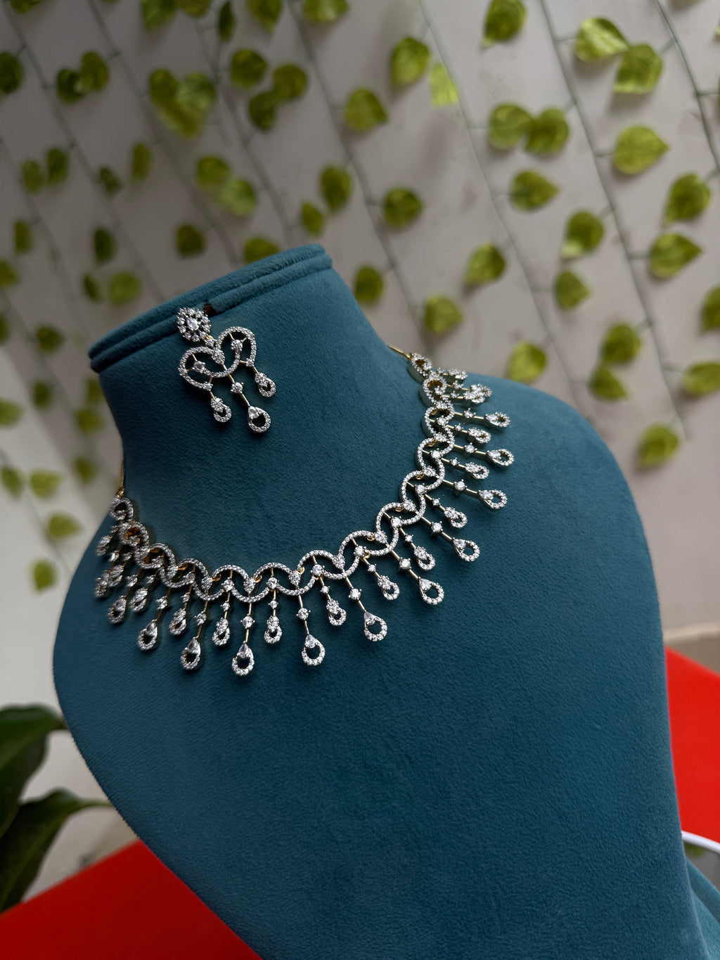 Unique diamond finish neckset with earrings ns253