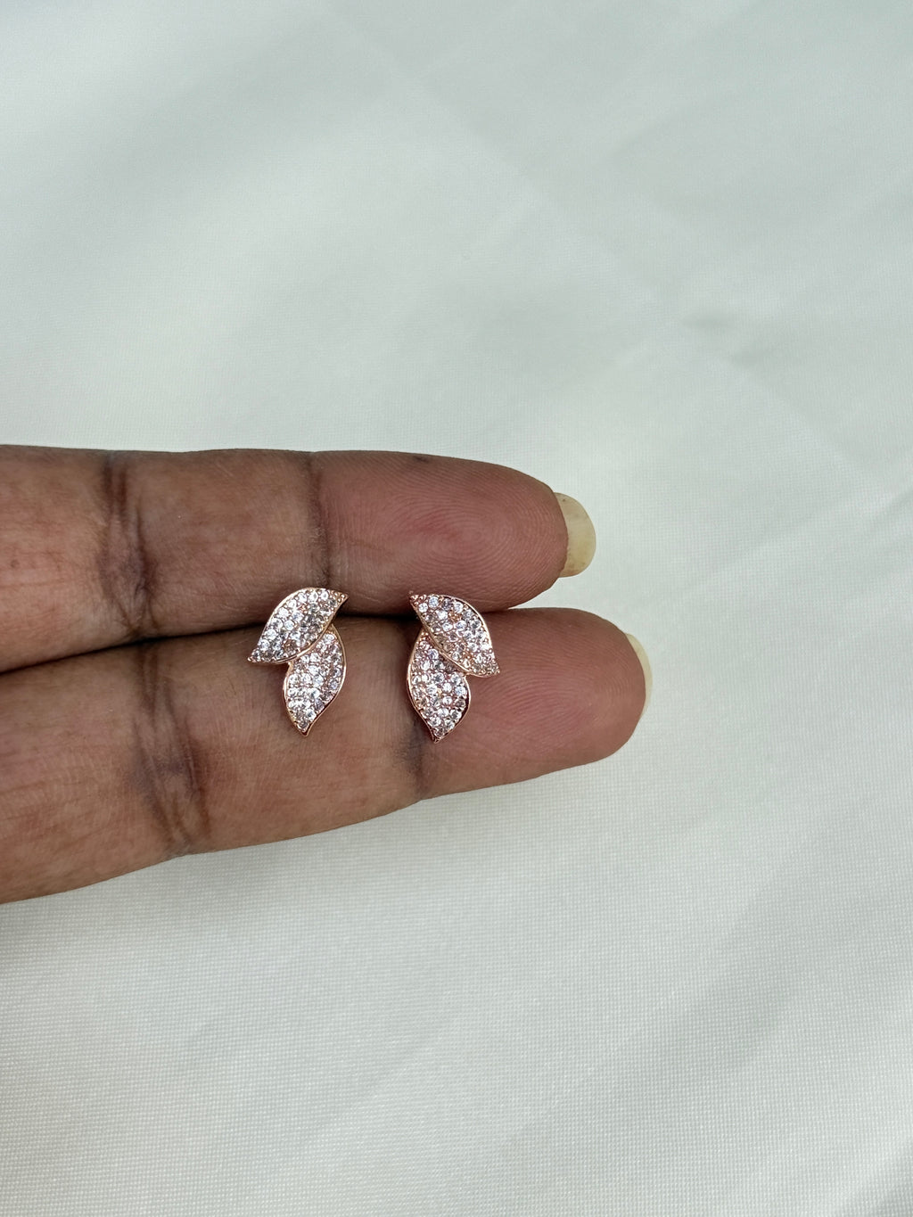 St010 2 petals studs
