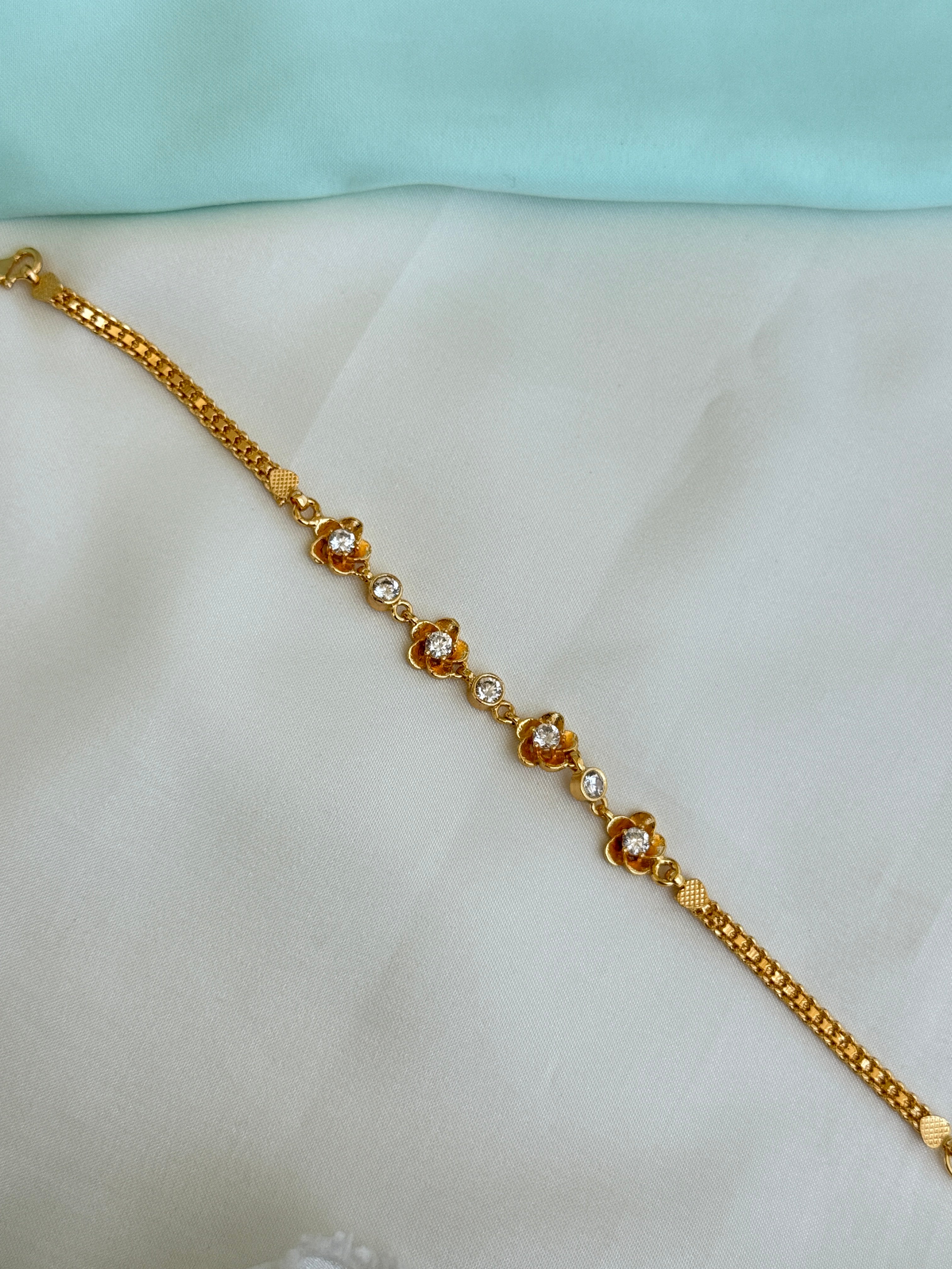 Ph502 Panchaloham flowers 9 inches chain bracelet