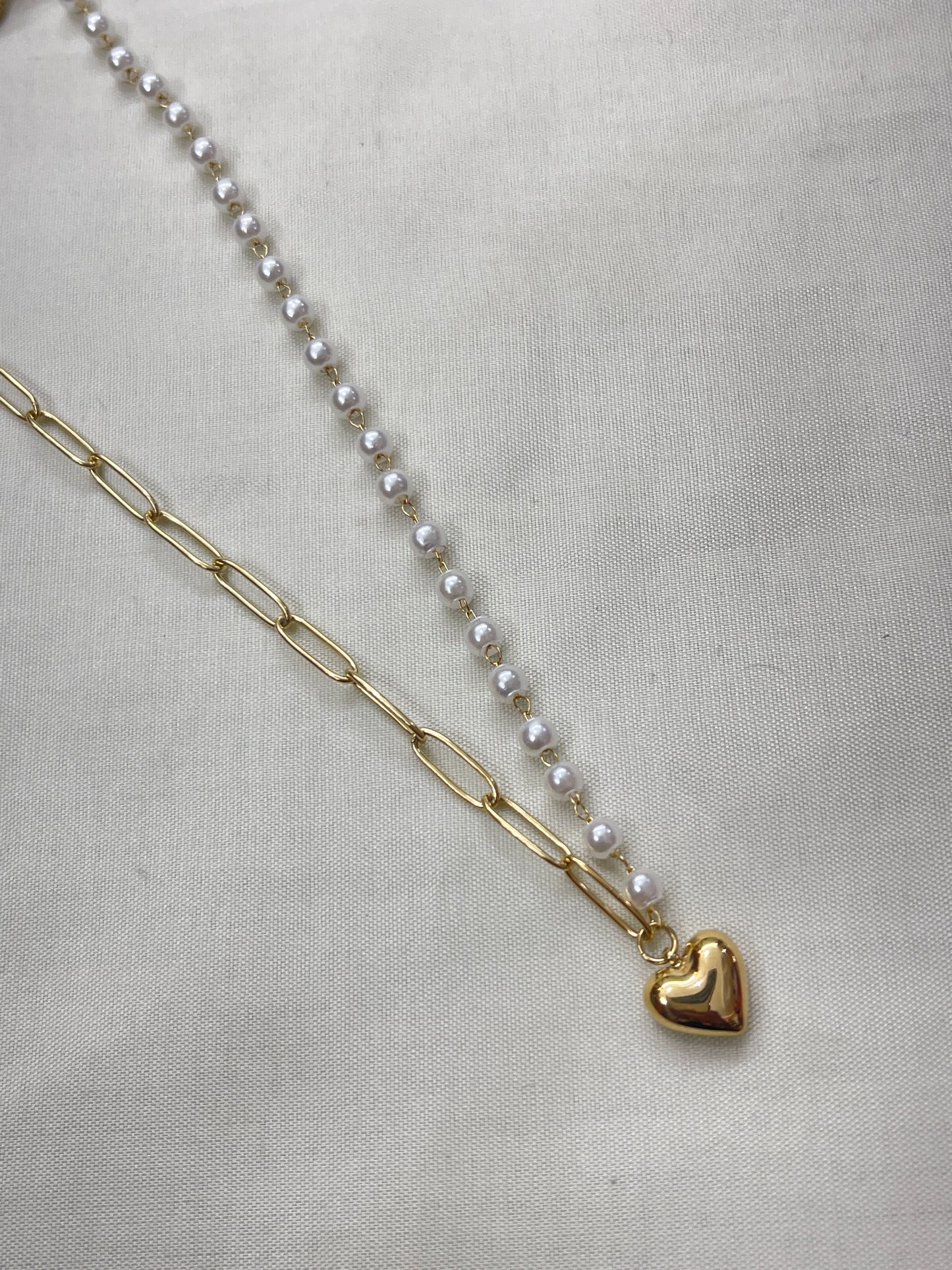 Heart pendant with pearls neckline