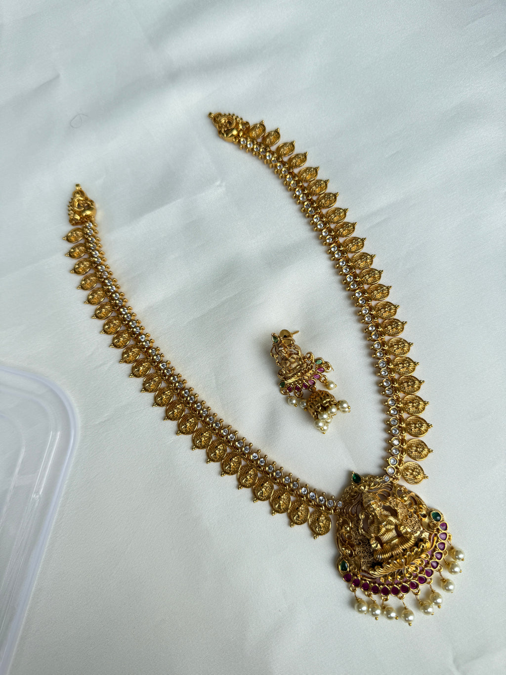 Lh555 kemp Lakshmi devi kasulaperu haram