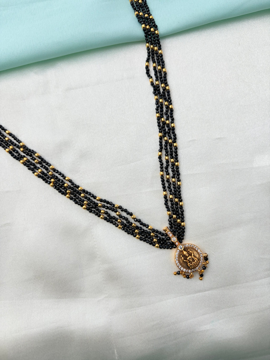 Lakshmidevi pendant crystal beads with 4 layers 18 inches black beads bb361