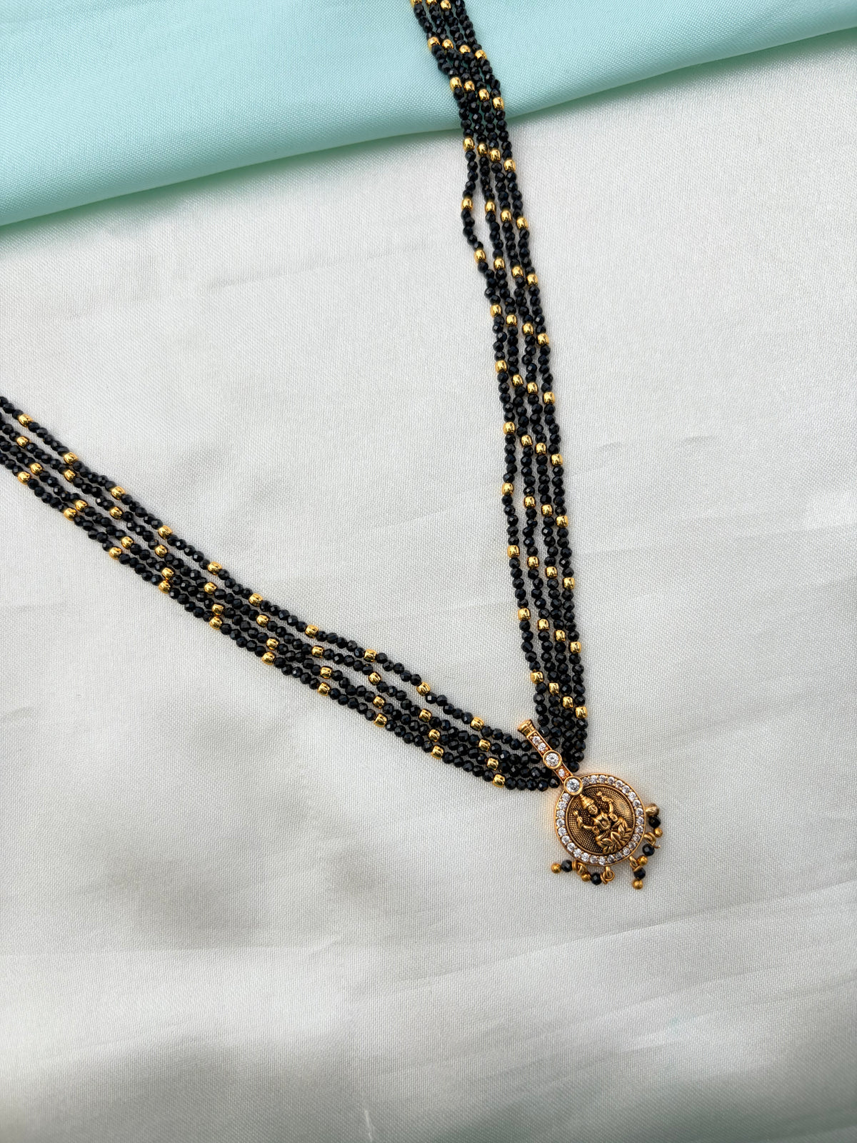 Lakshmidevi pendant crystal beads with 4 layers 18 inches black beads bb361