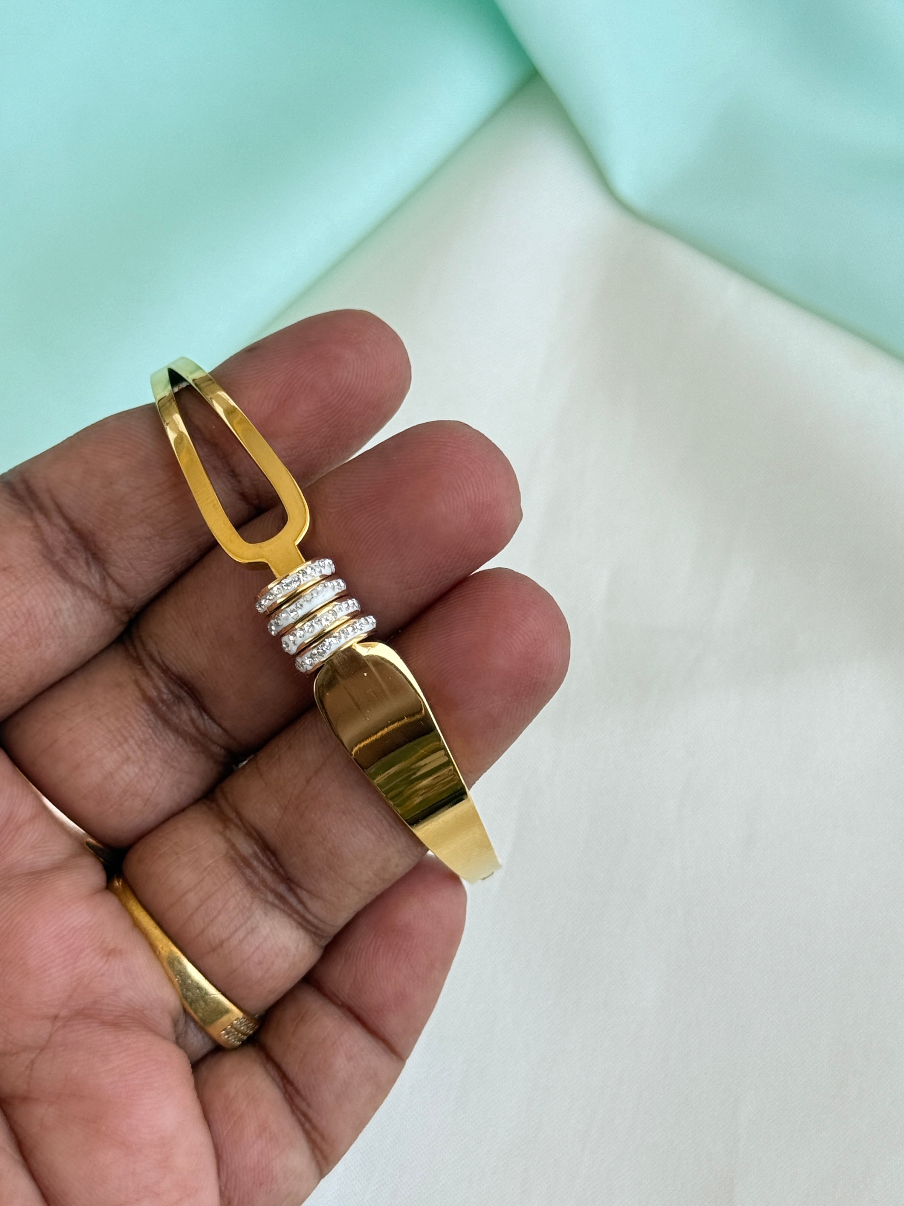 Ab570 anti tarnish 2.4 to 2.6 size openble kada bracelet