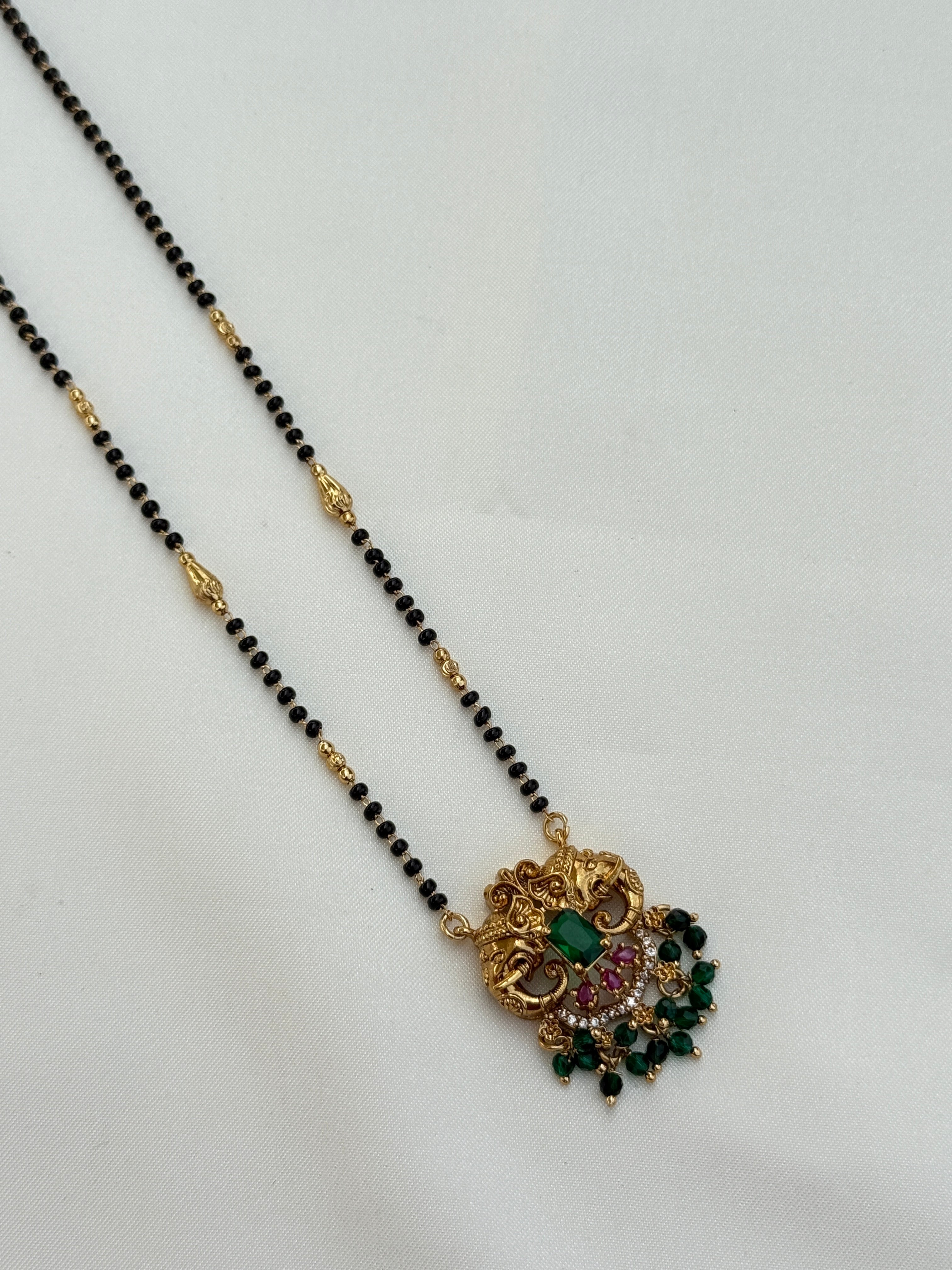 Bb023 single line elephant green bead Balck beads