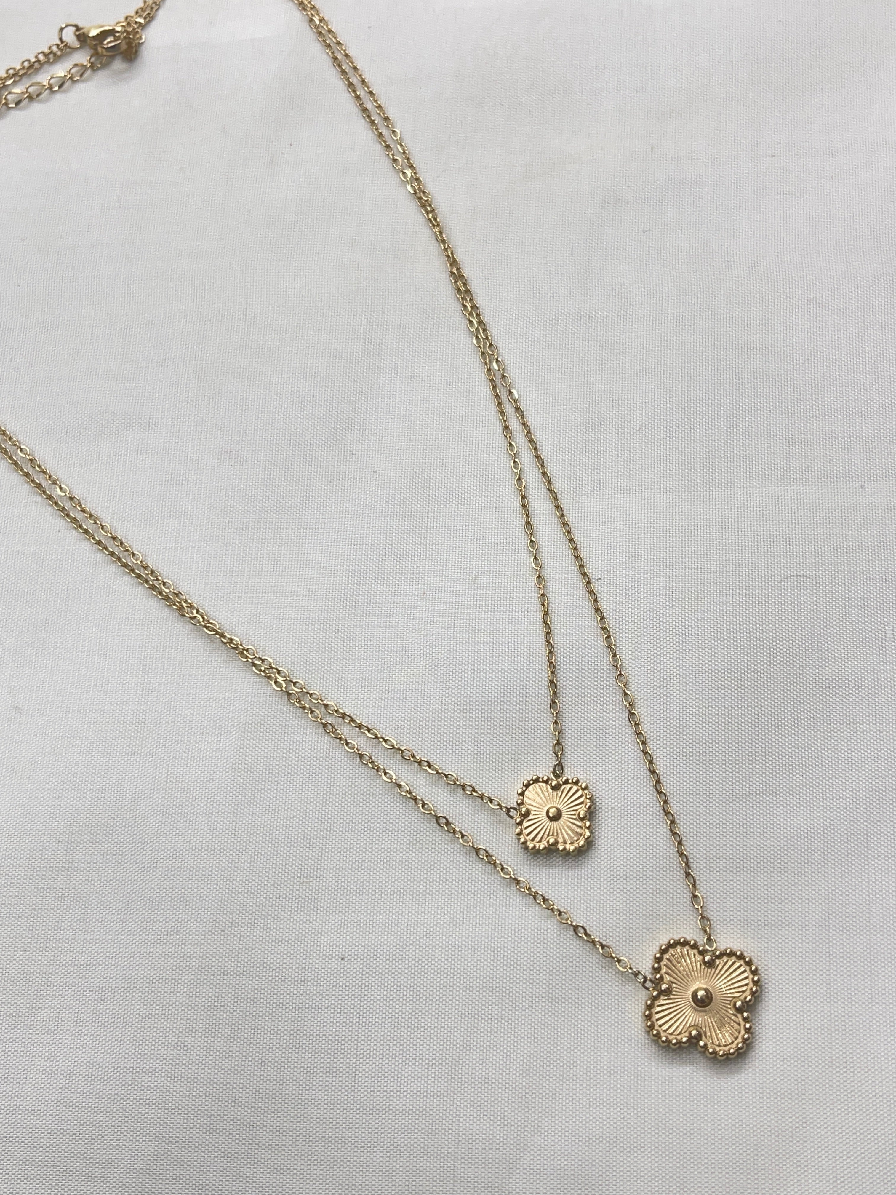 2 layers star neckline