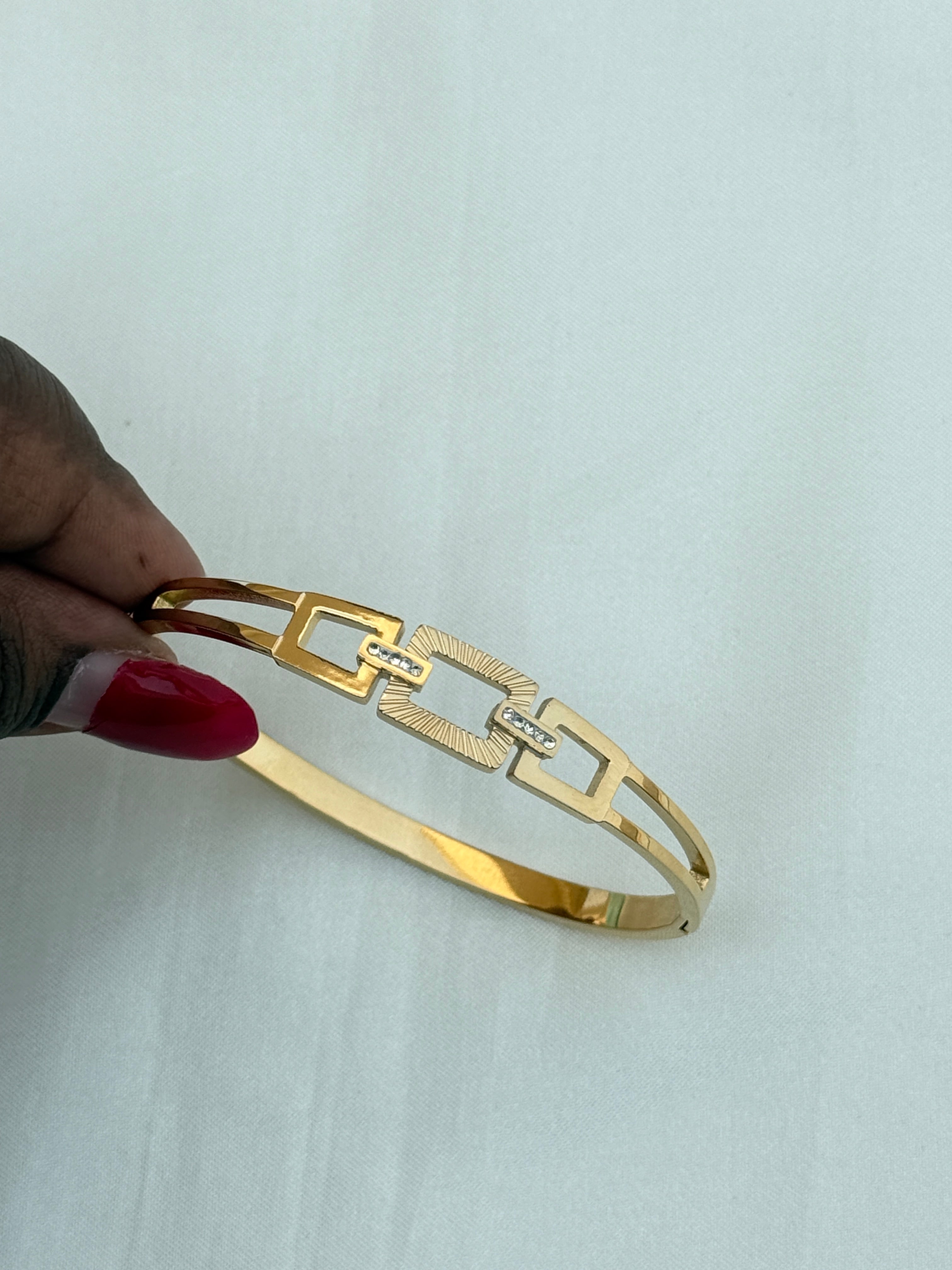 Ab562 anti tarnish openable bracelet