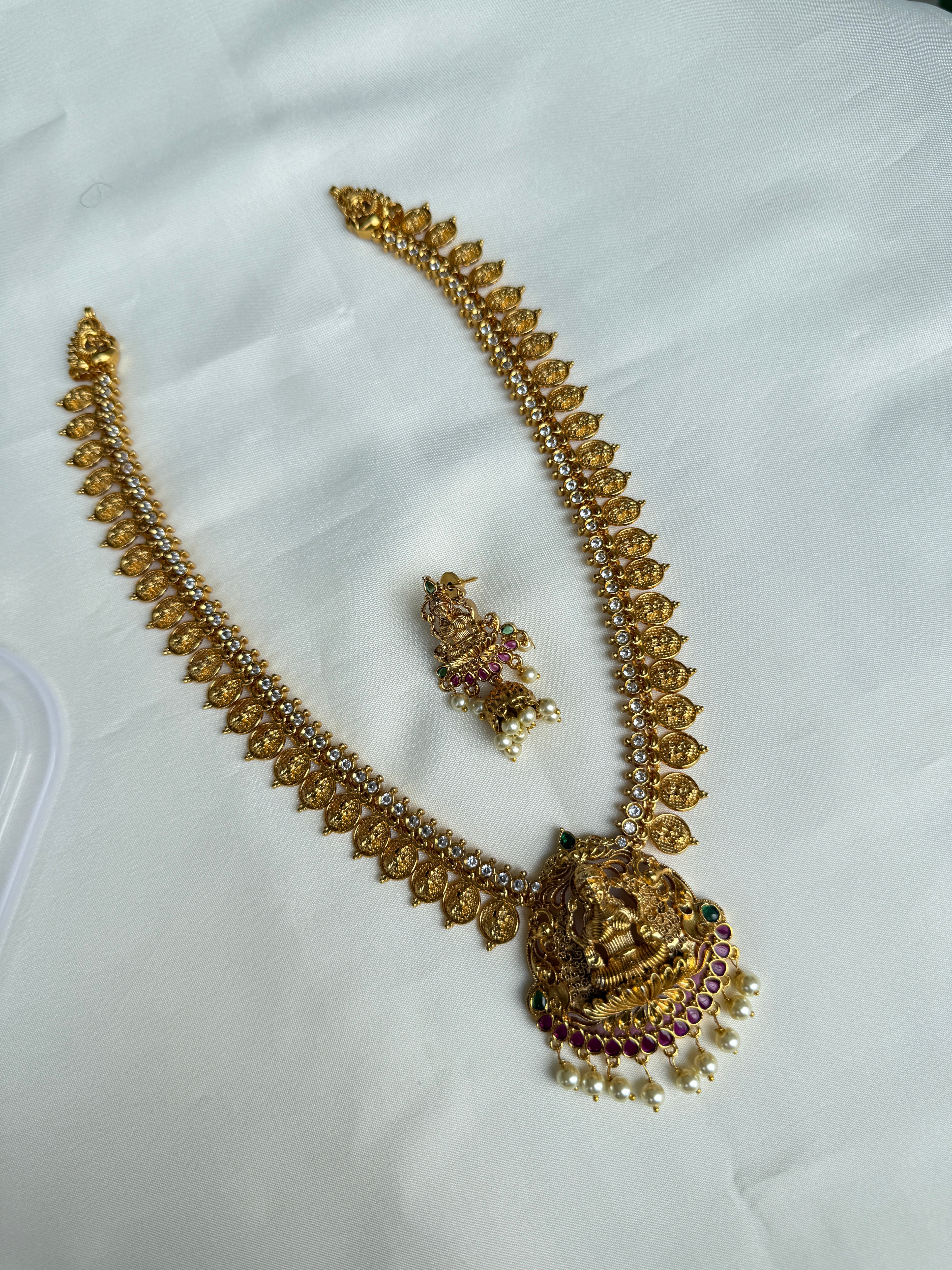 Lh555 kemp Lakshmi devi kasulaperu haram