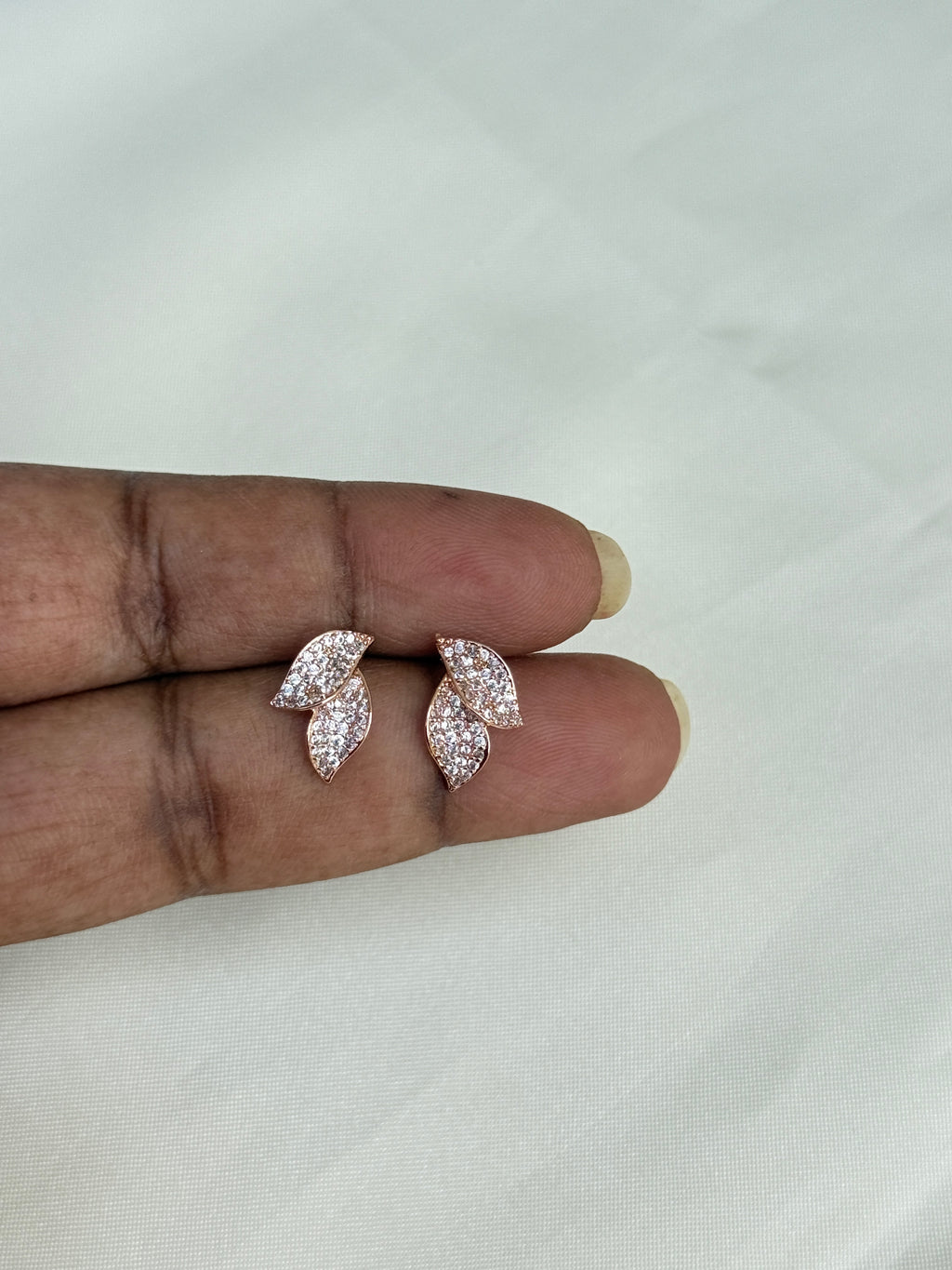 St010 2 petals studs