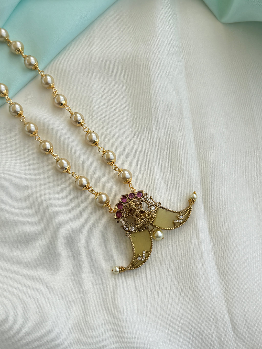 Pg022 Puligoru pendant with 24 inches pearls chain