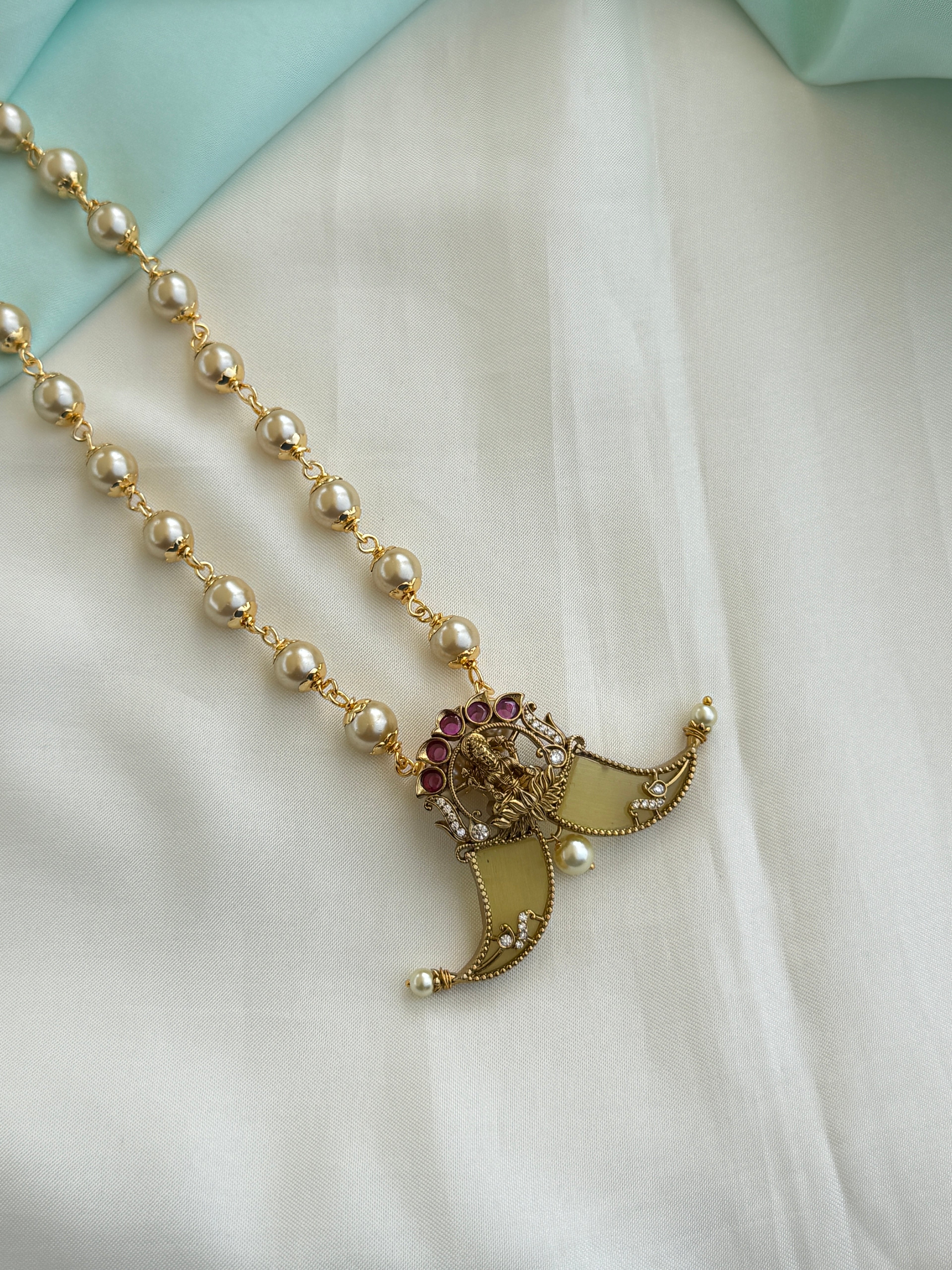 Pg022 Puligoru pendant with 24 inches pearls chain