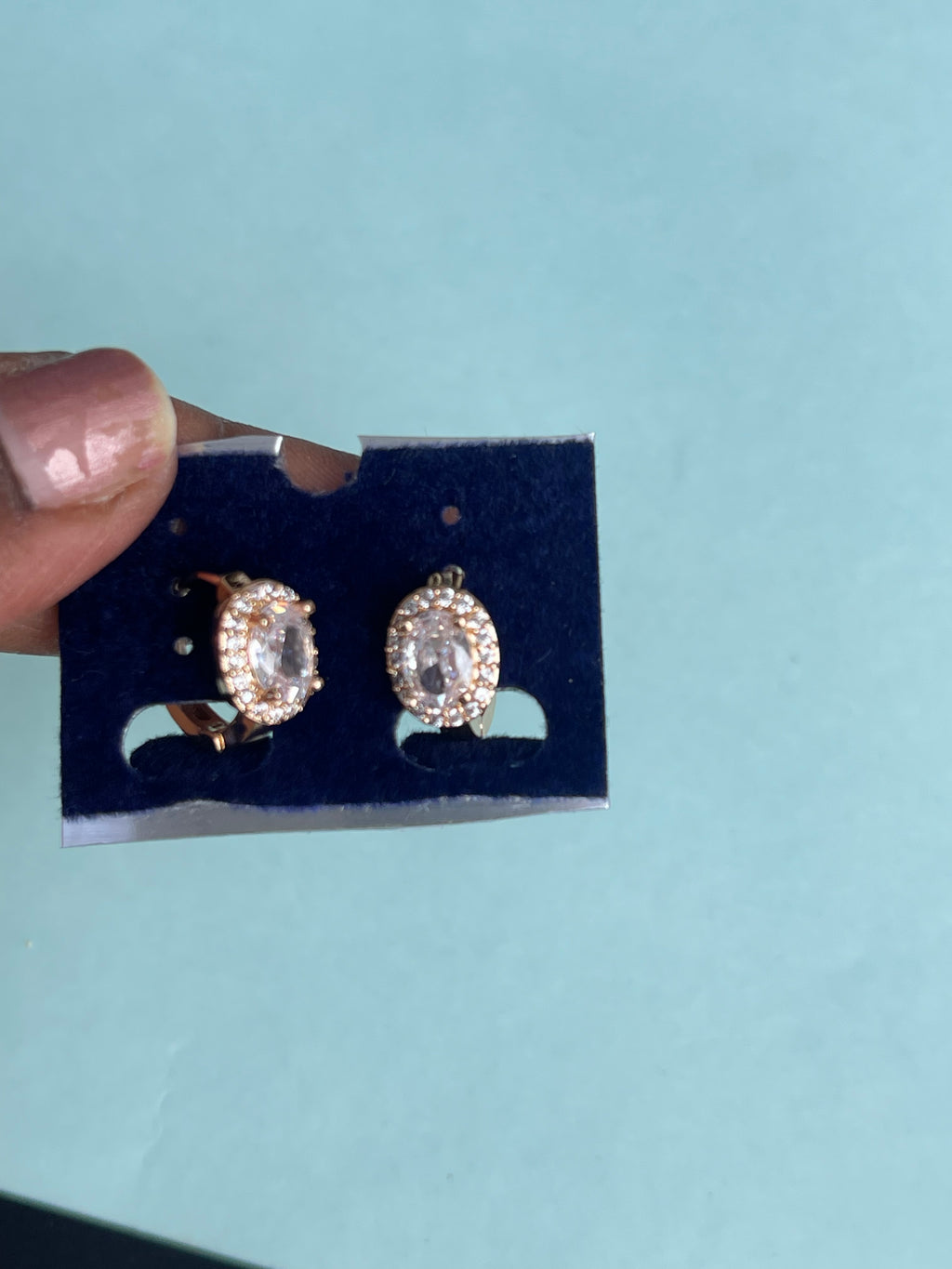 Single stone locksystem studs