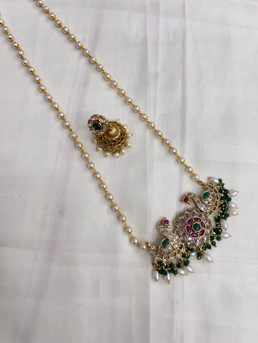 Single line pearl chain with Uncut kemp dual peacock pendant