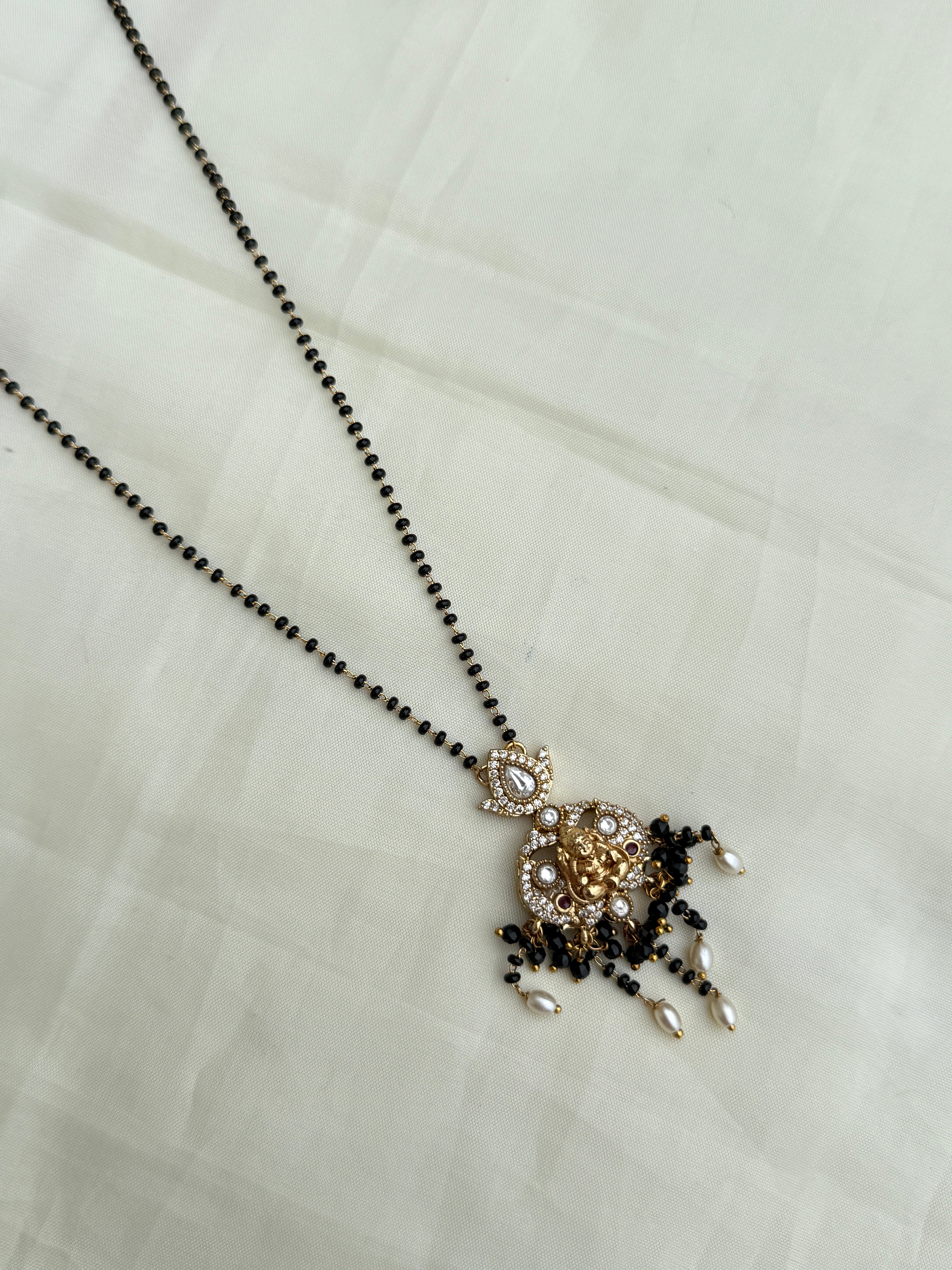 Bb010 lakshmi devi single line short blackbeads