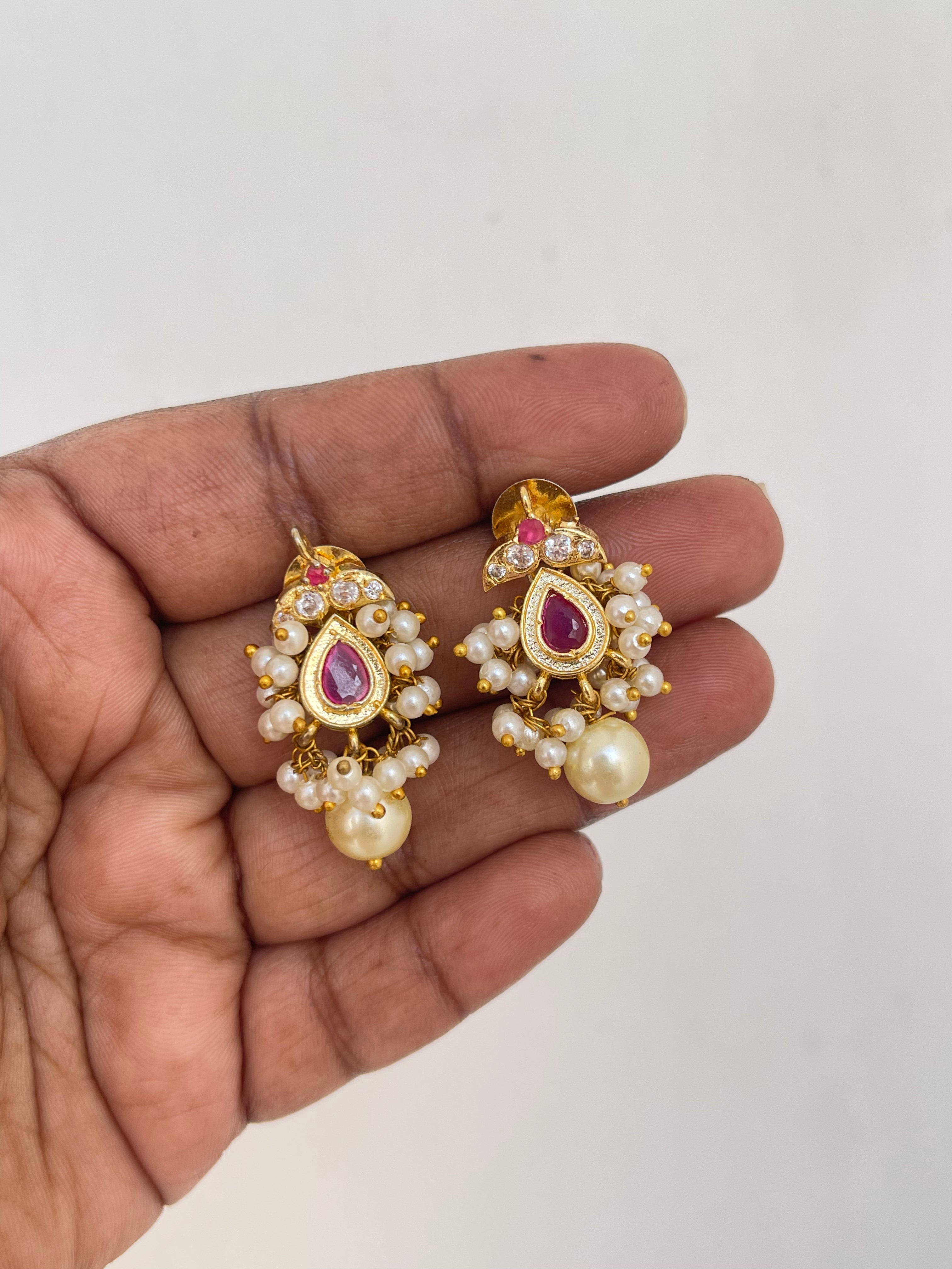 Small pearl studs Earrings