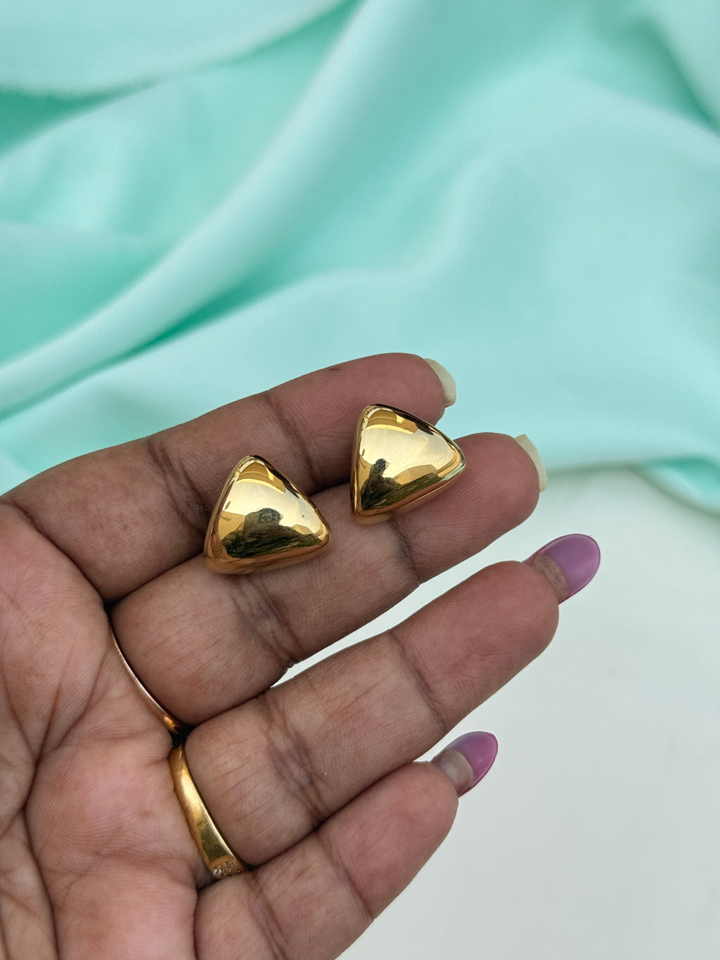 St044 anti tarnish square studs