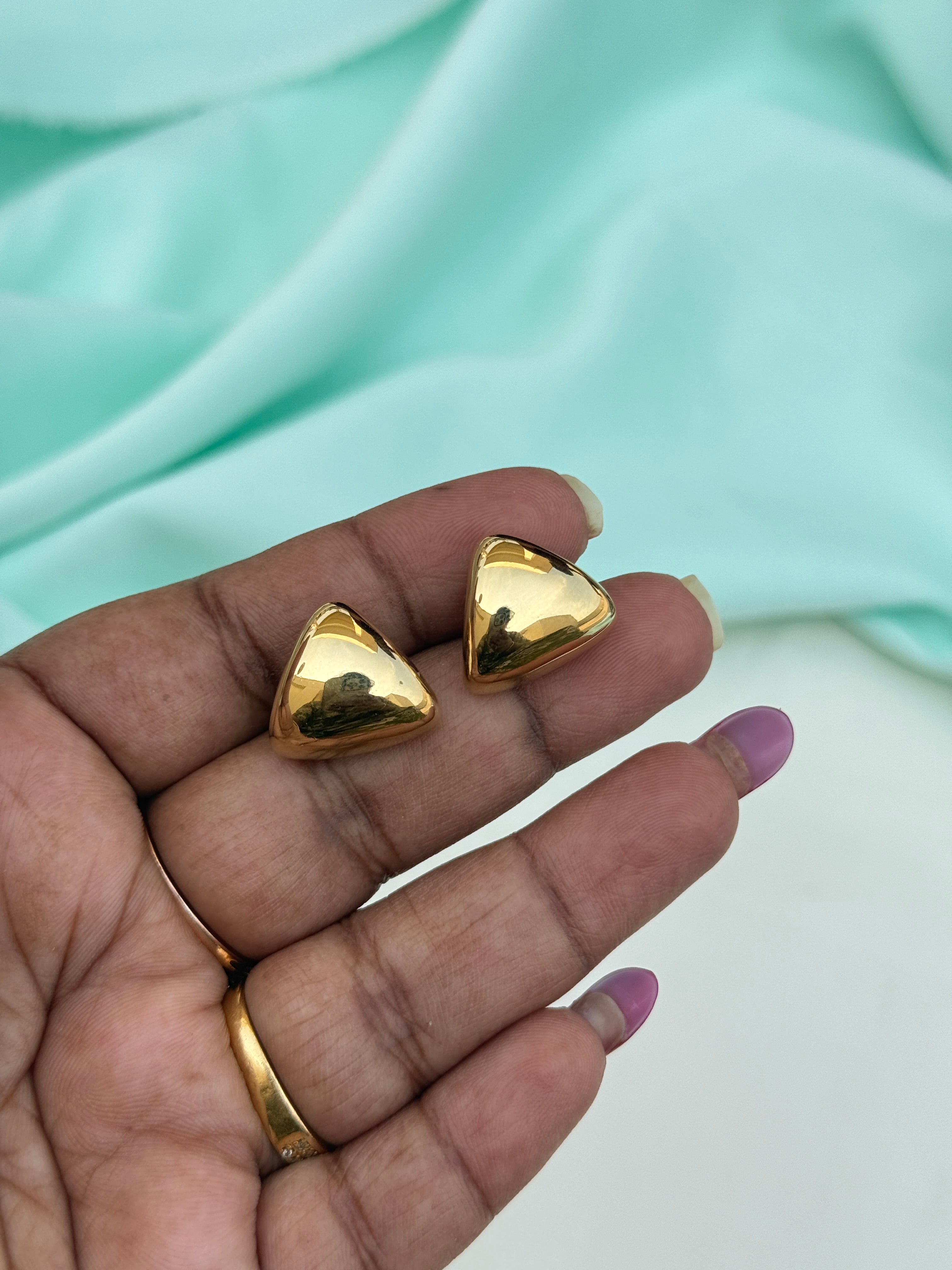 St044 anti tarnish square studs