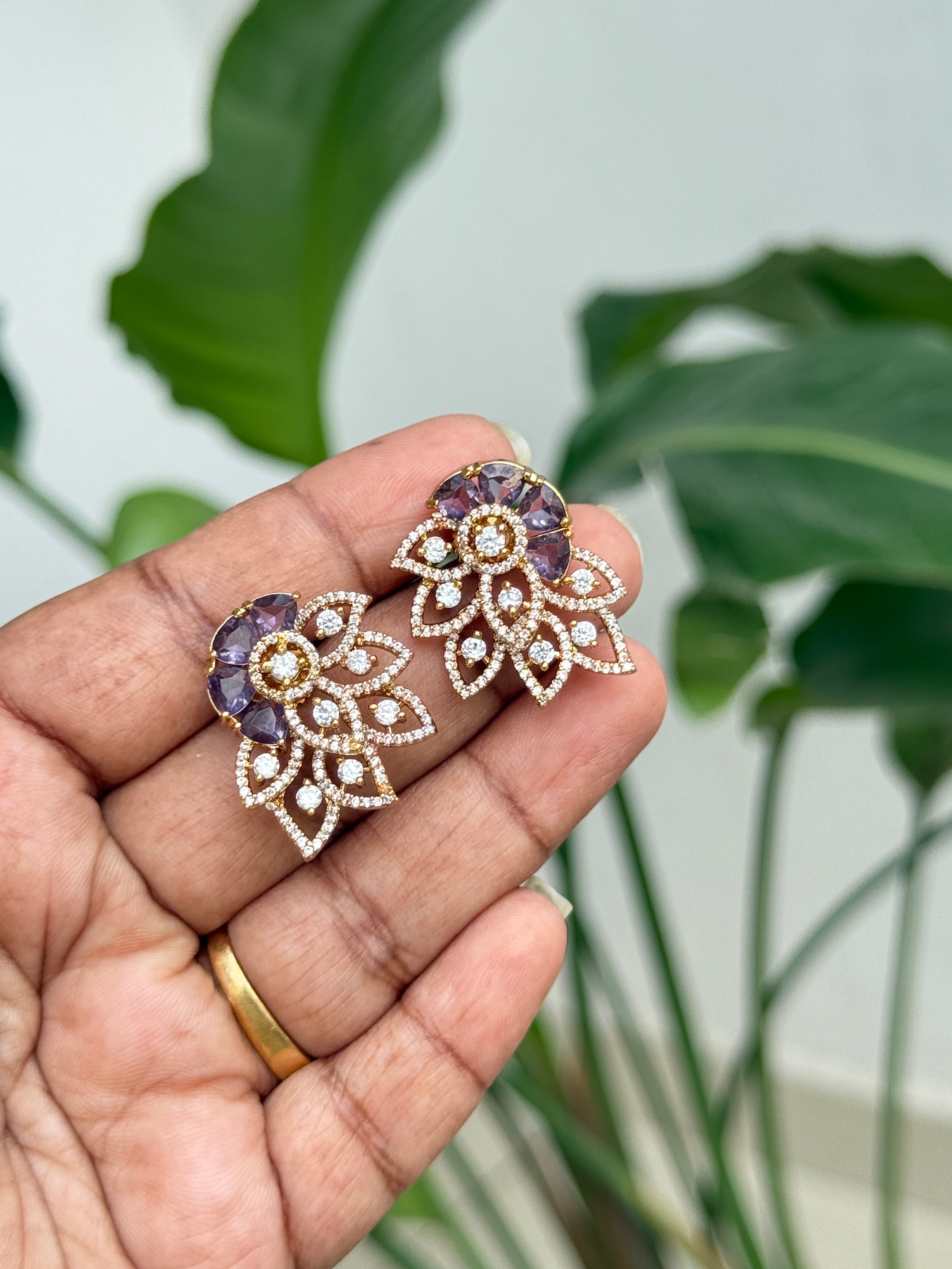 Er106 purple flower studs