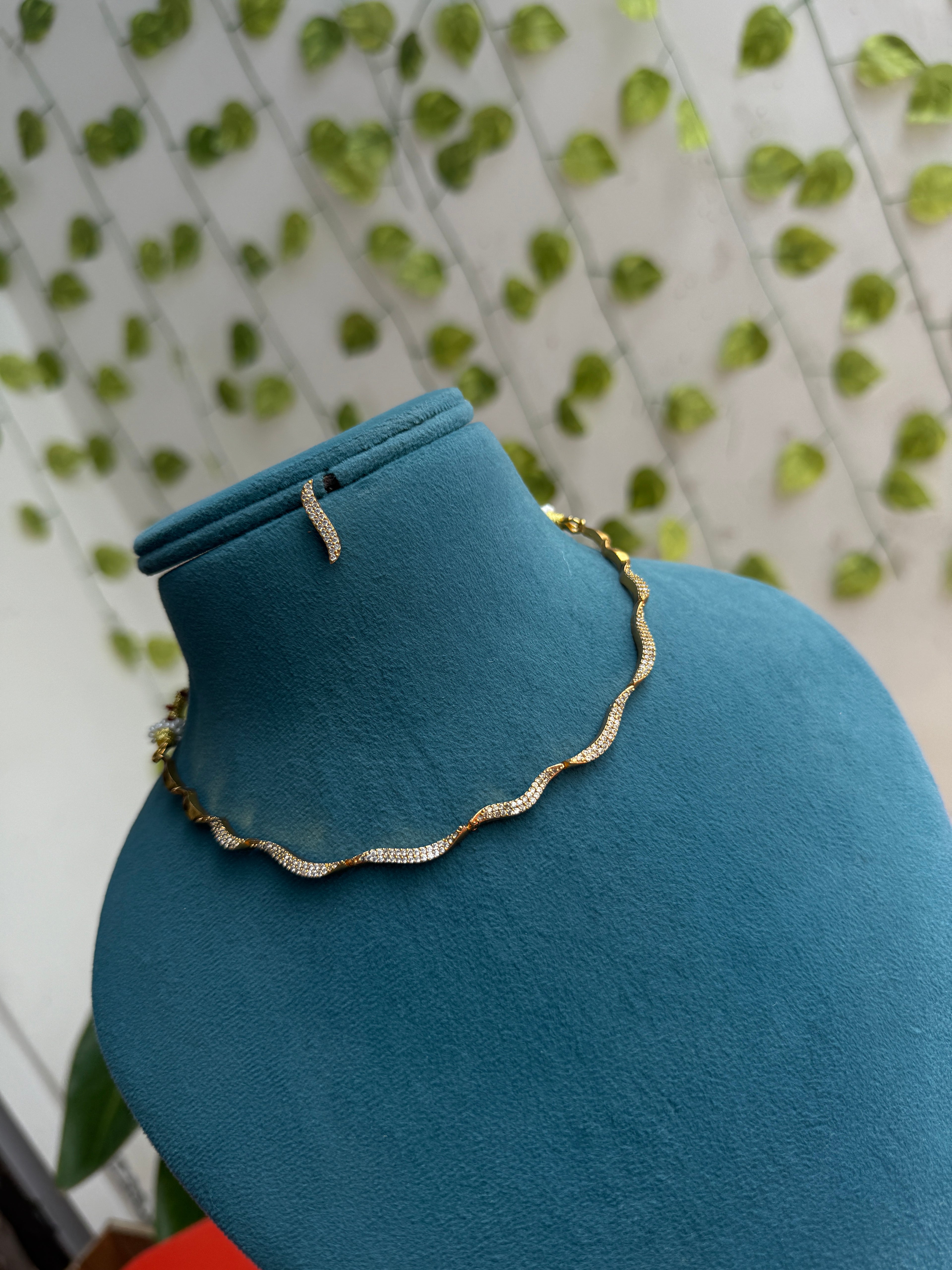 Unique Azure Wave Elegance short Neckset with studs ns355