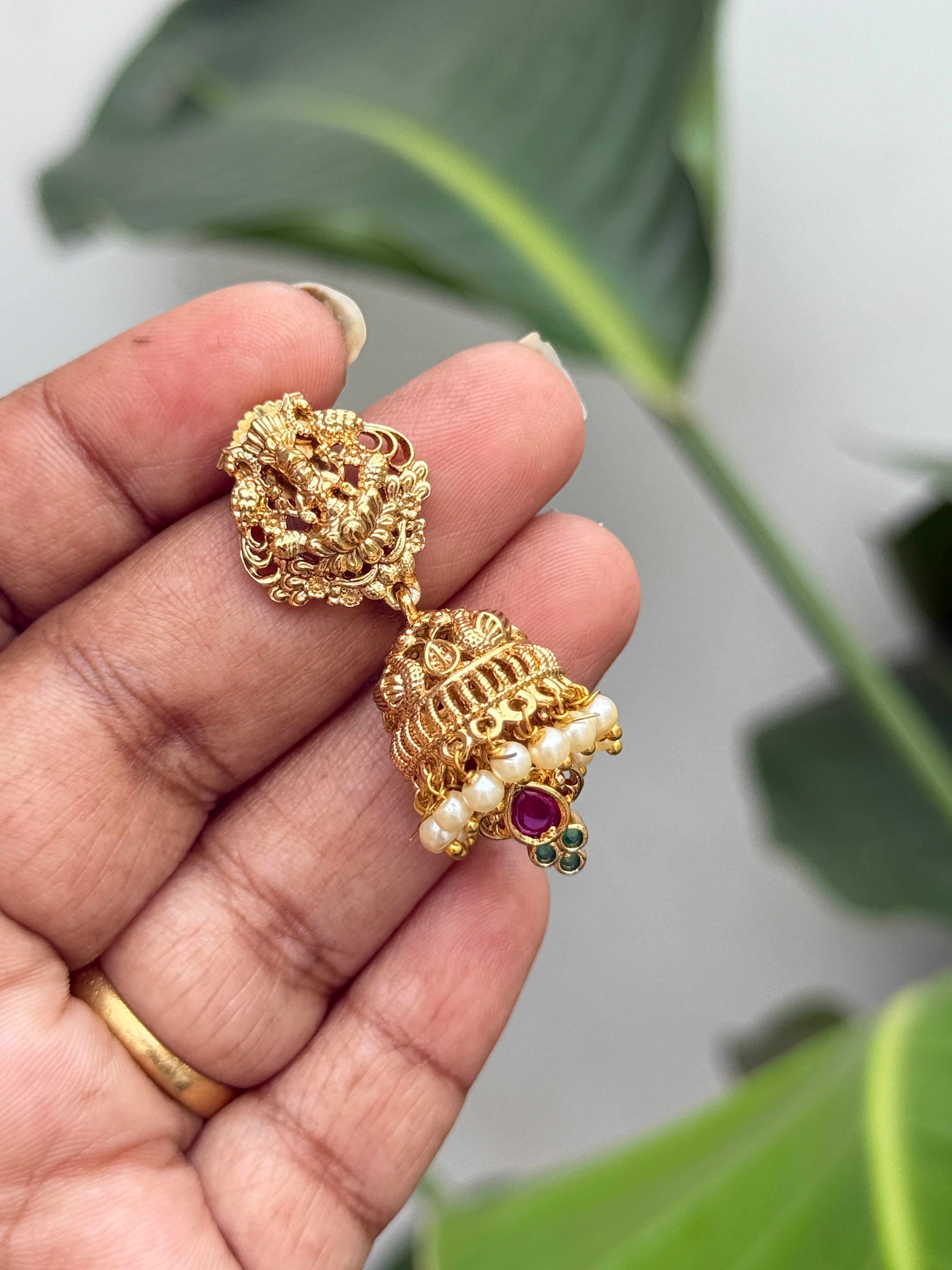 Er70 Lakshmi Devi pearl butta