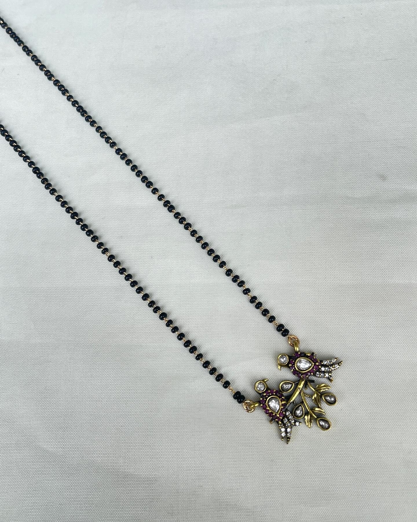 Single line dual parrot Victorian blackbeads bb1704